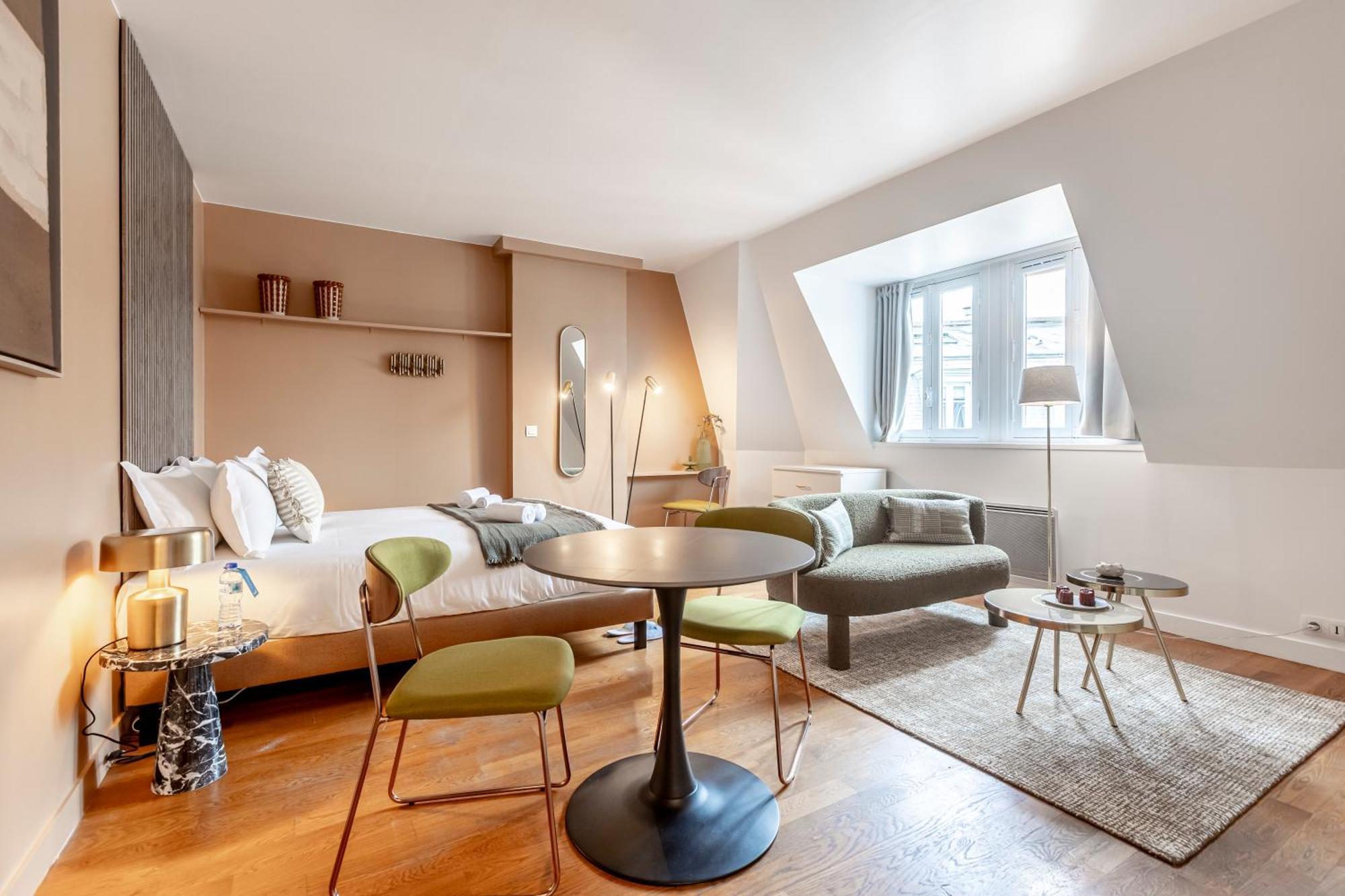 Sweett - Avenue Hoche Paris