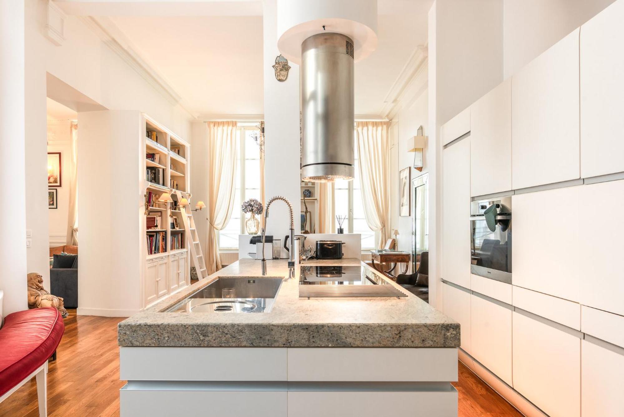 Luxury Typical Parisian Flat - 5 Min From Louvre