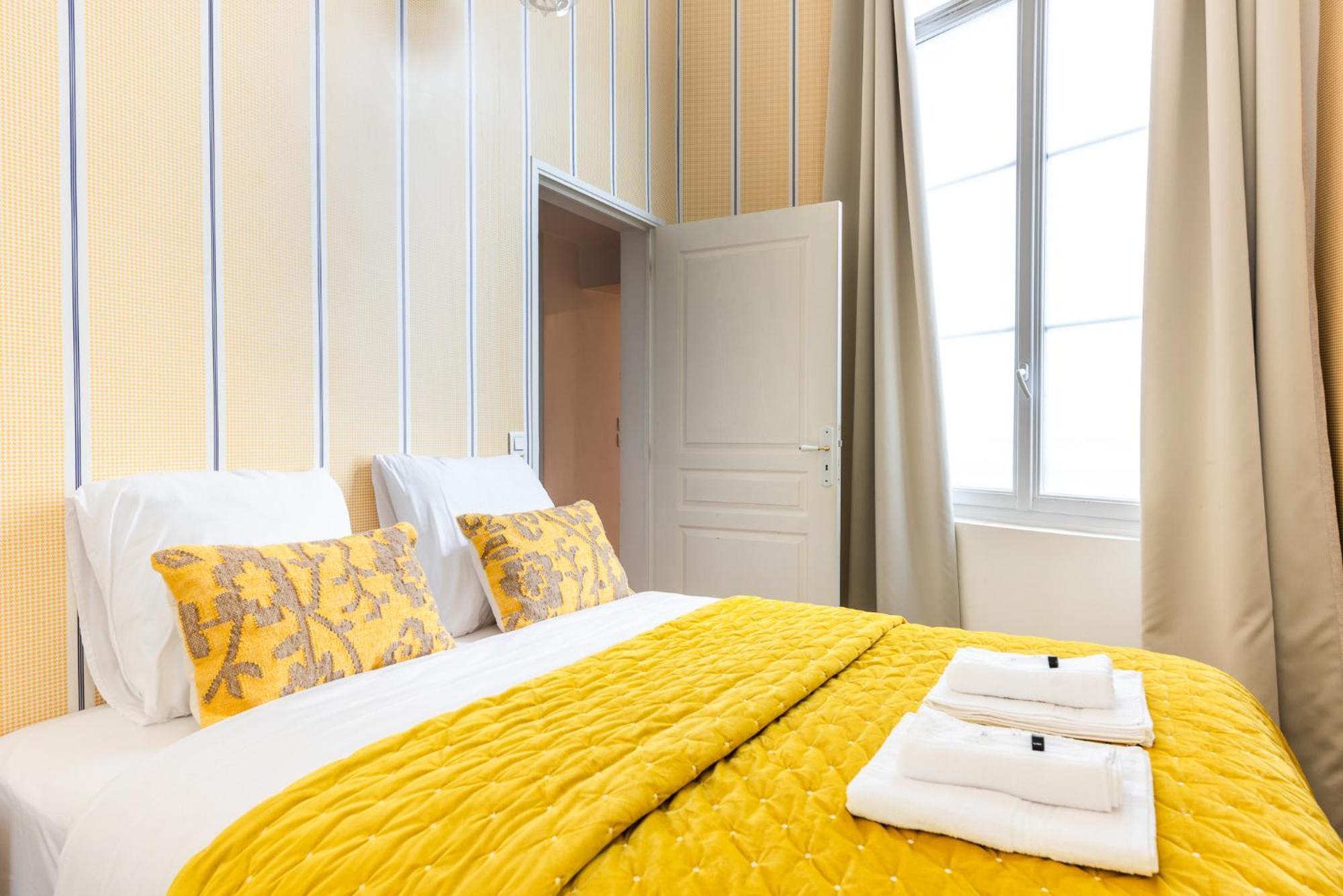 Luxury Typical Parisian Flat - 5 Min From Louvre Apartment Paris