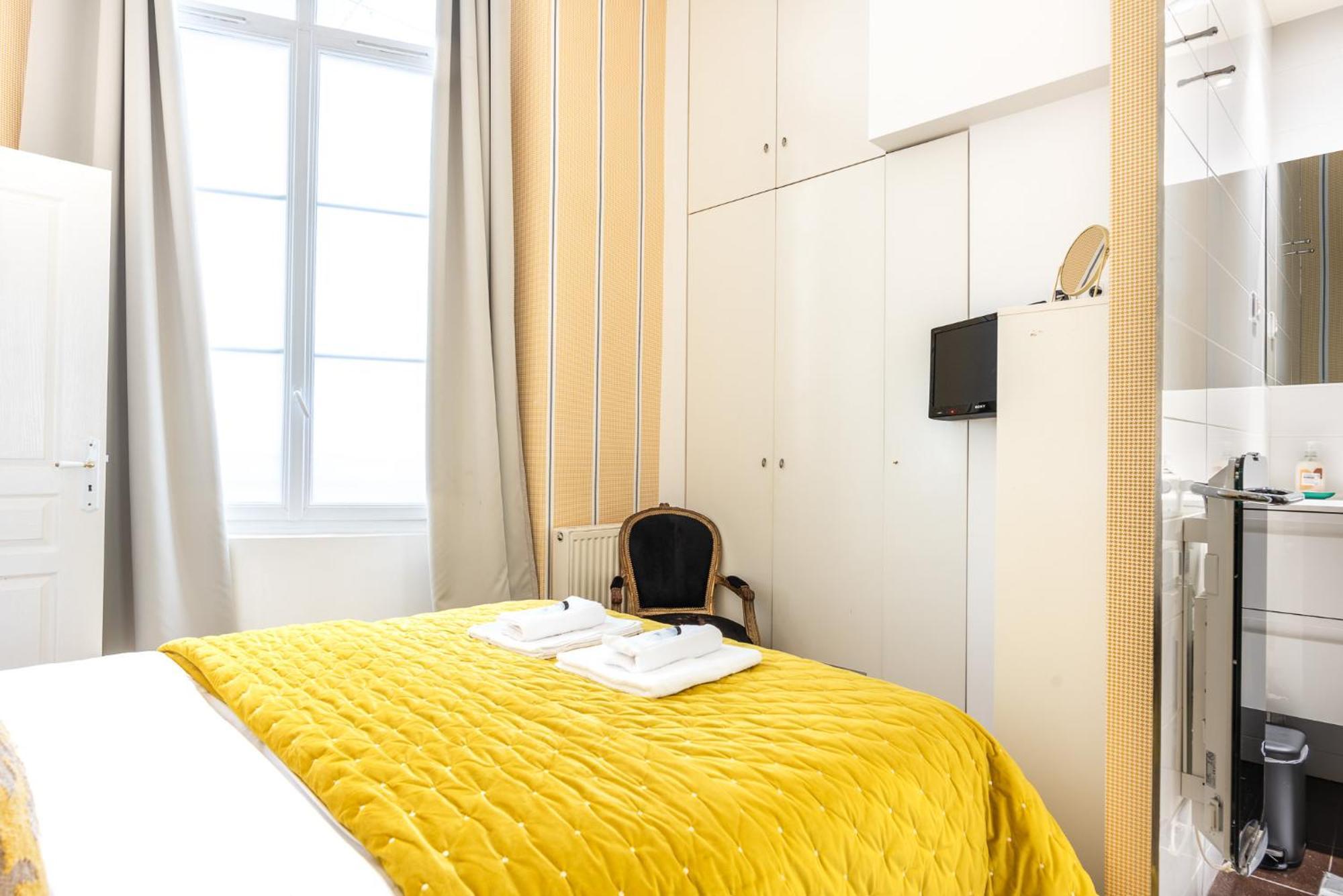 Luxury Typical Parisian Flat - 5 Min From Louvre Apartment *