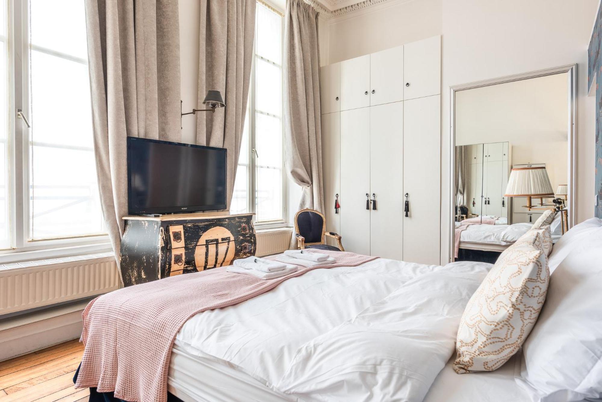 Luxury Typical Parisian Flat - 5 Min From Louvre Paris