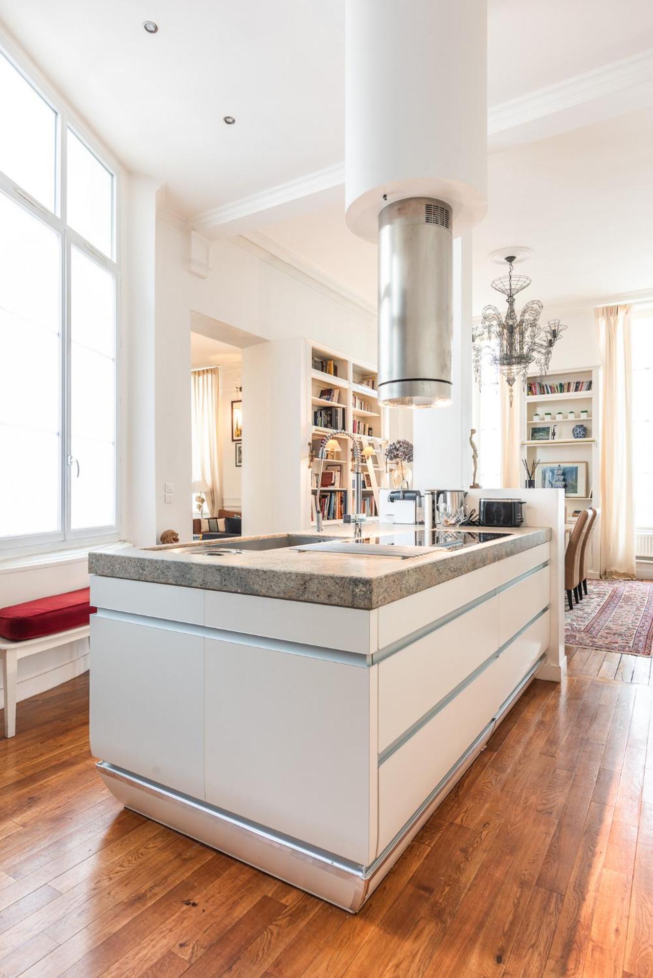 Luxury Typical Parisian Flat - 5 Min From Louvre Apartment