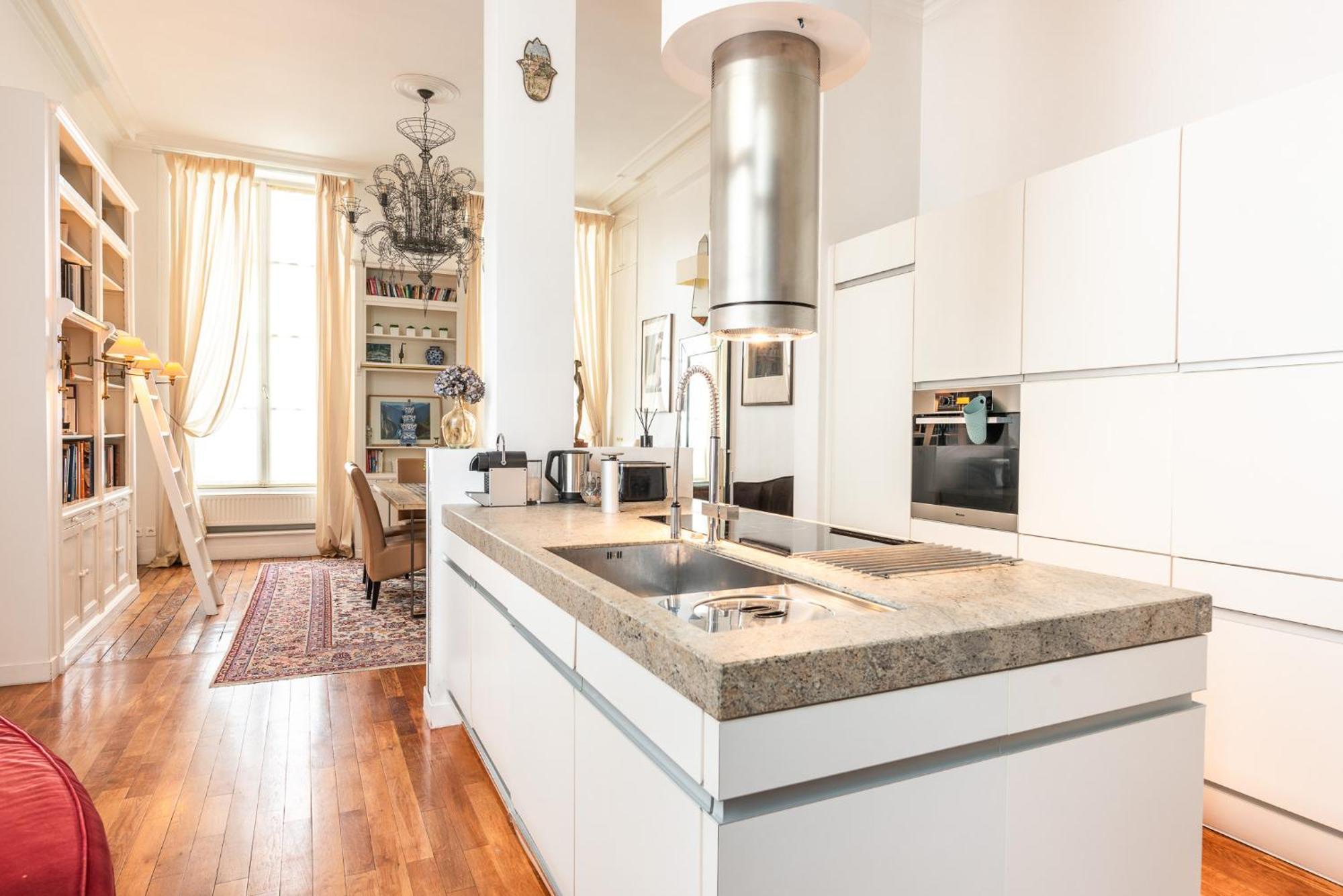 Luxury Typical Parisian Flat - 5 Min From Louvre