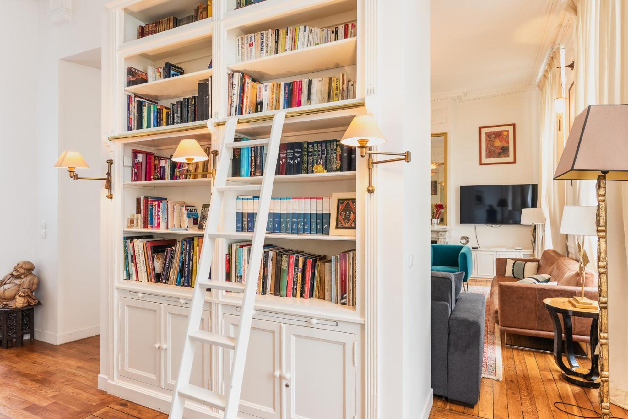 Luxury Typical Parisian Flat - 5 Min From Louvre Paris