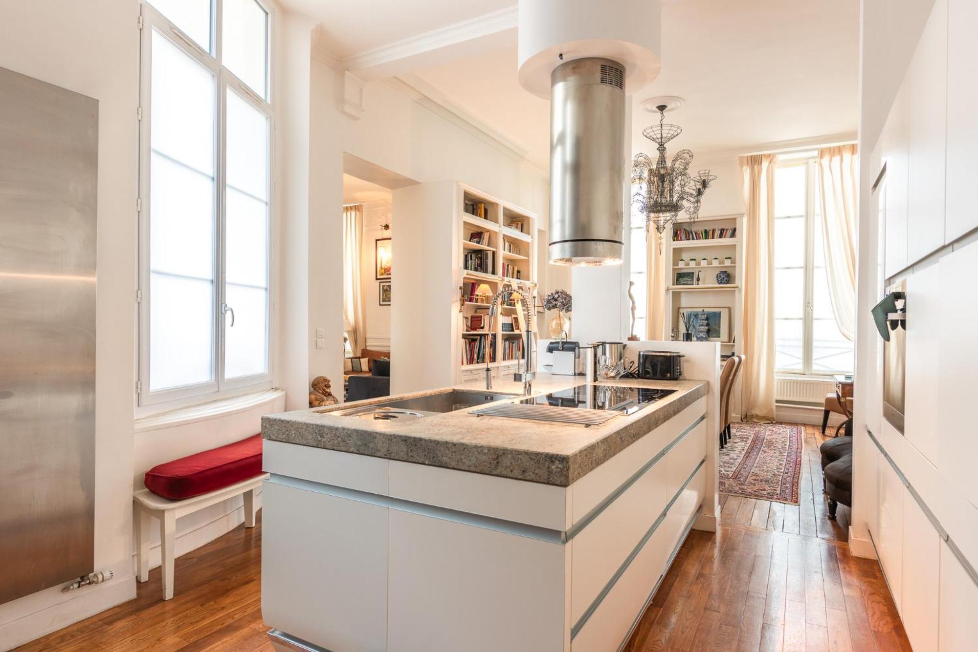 Luxury Typical Parisian Flat - 5 Min From Louvre Apartment