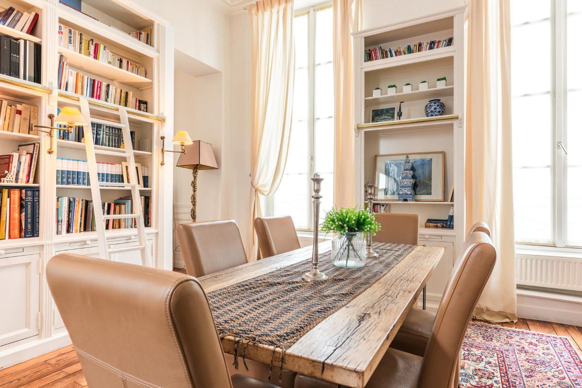 Luxury Typical Parisian Flat - 5 Min From Louvre Paris