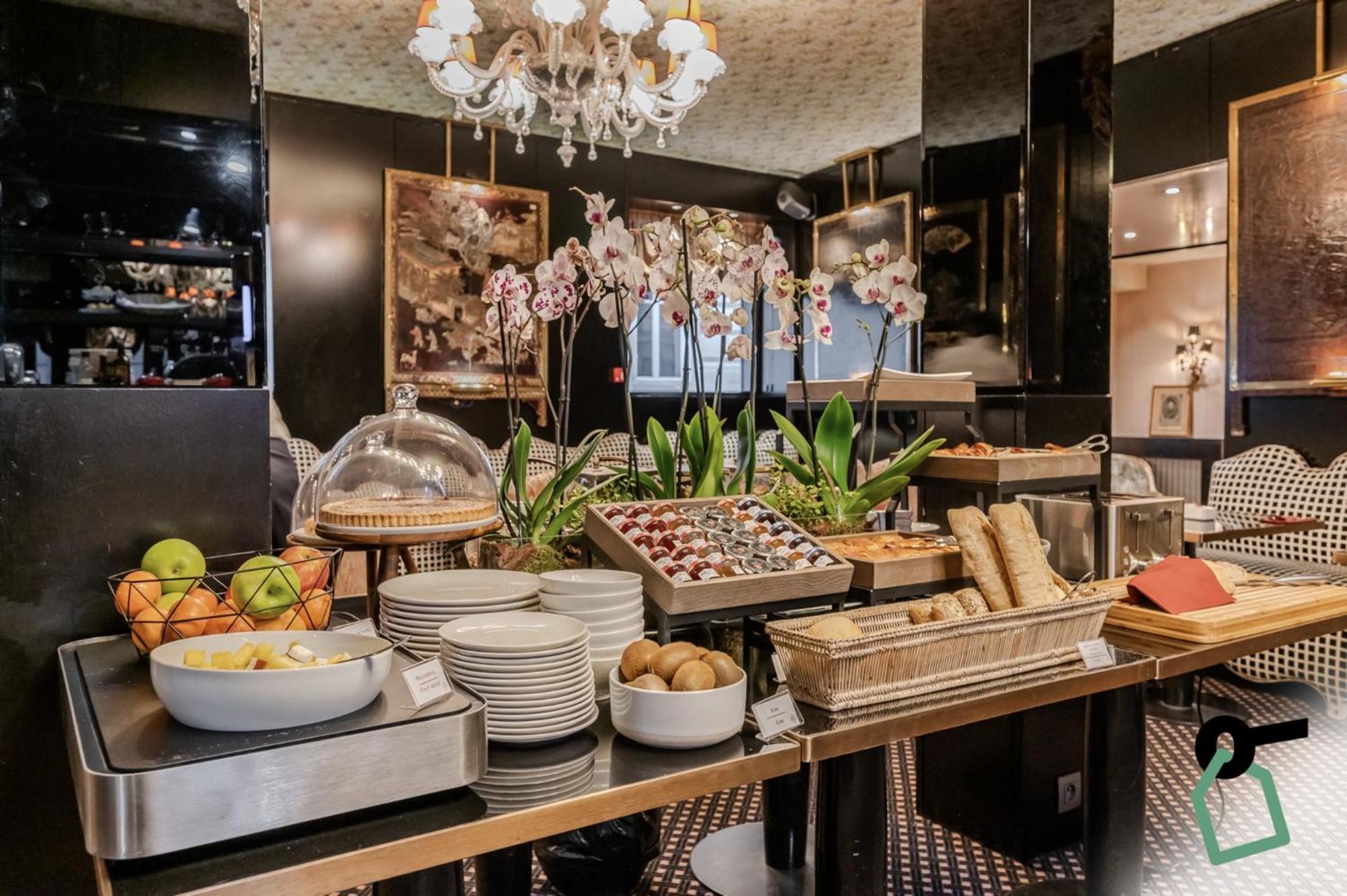 Hotiday Collection - Arc De Triomphe Hotel 4*