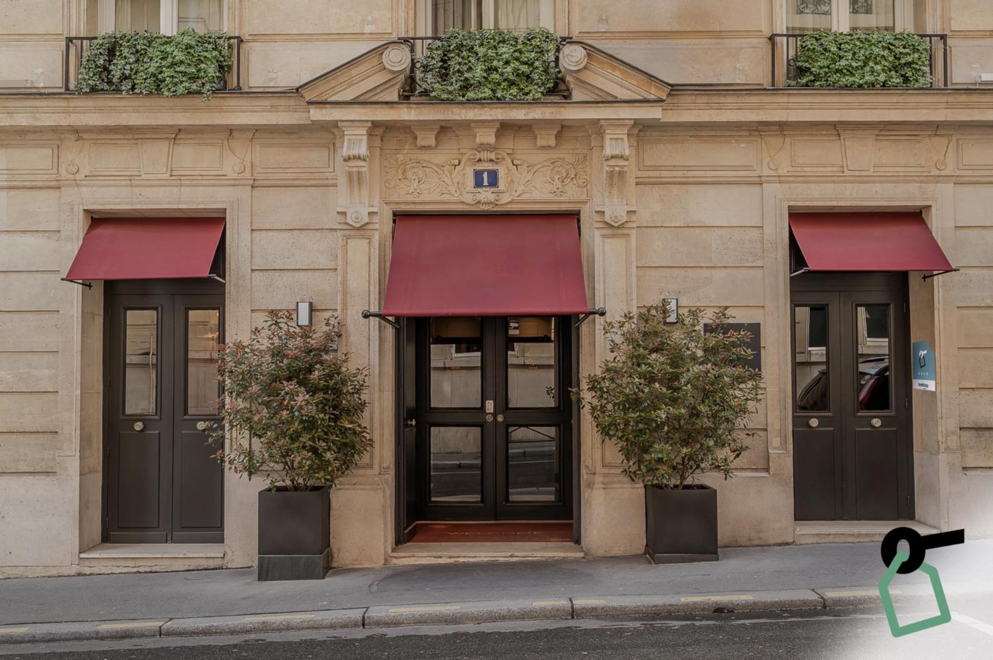Hotiday Collection - Arc De Triomphe Hotel Paris