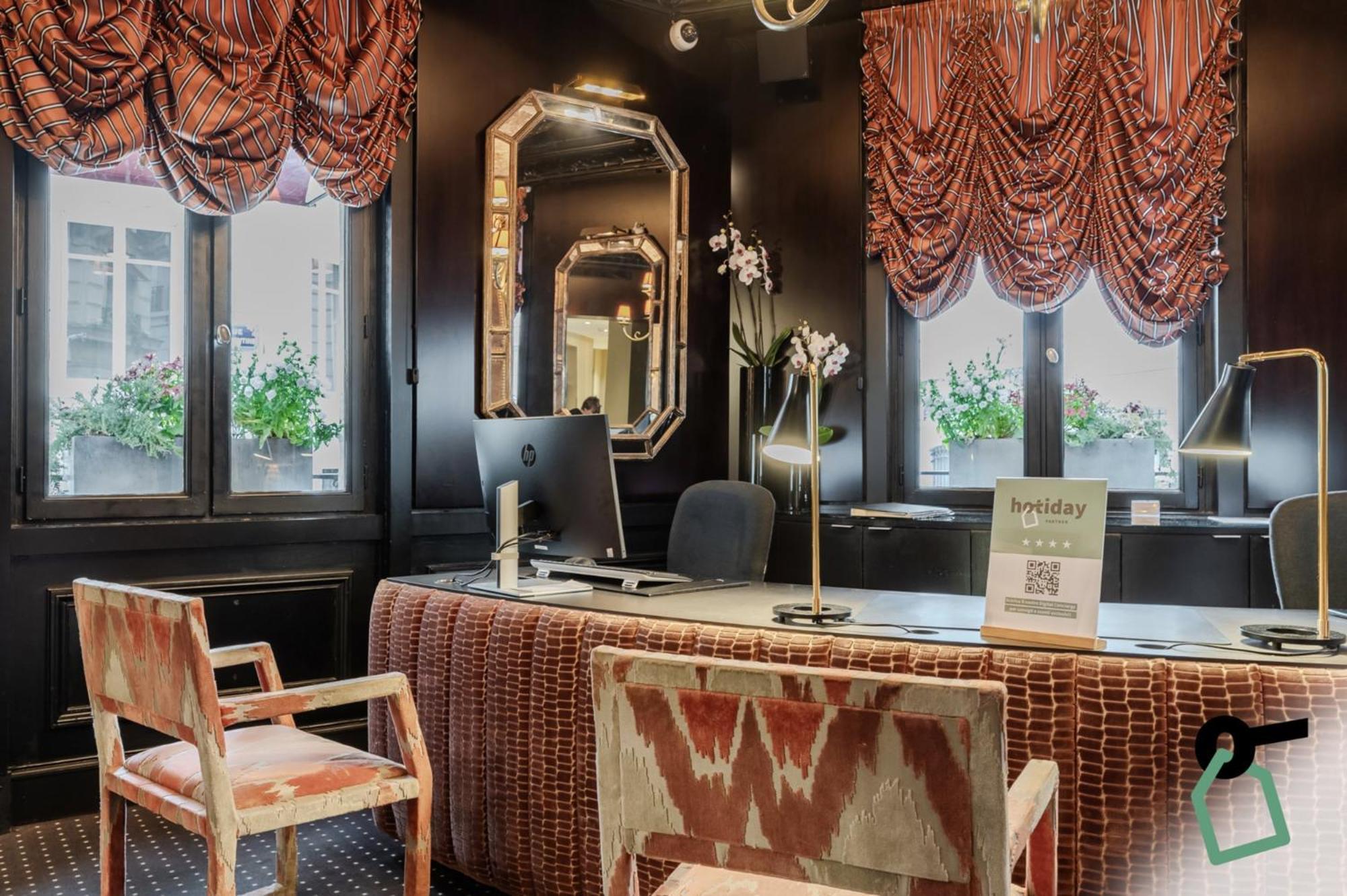 Hotiday Collection - Arc De Triomphe Hotel Paris
