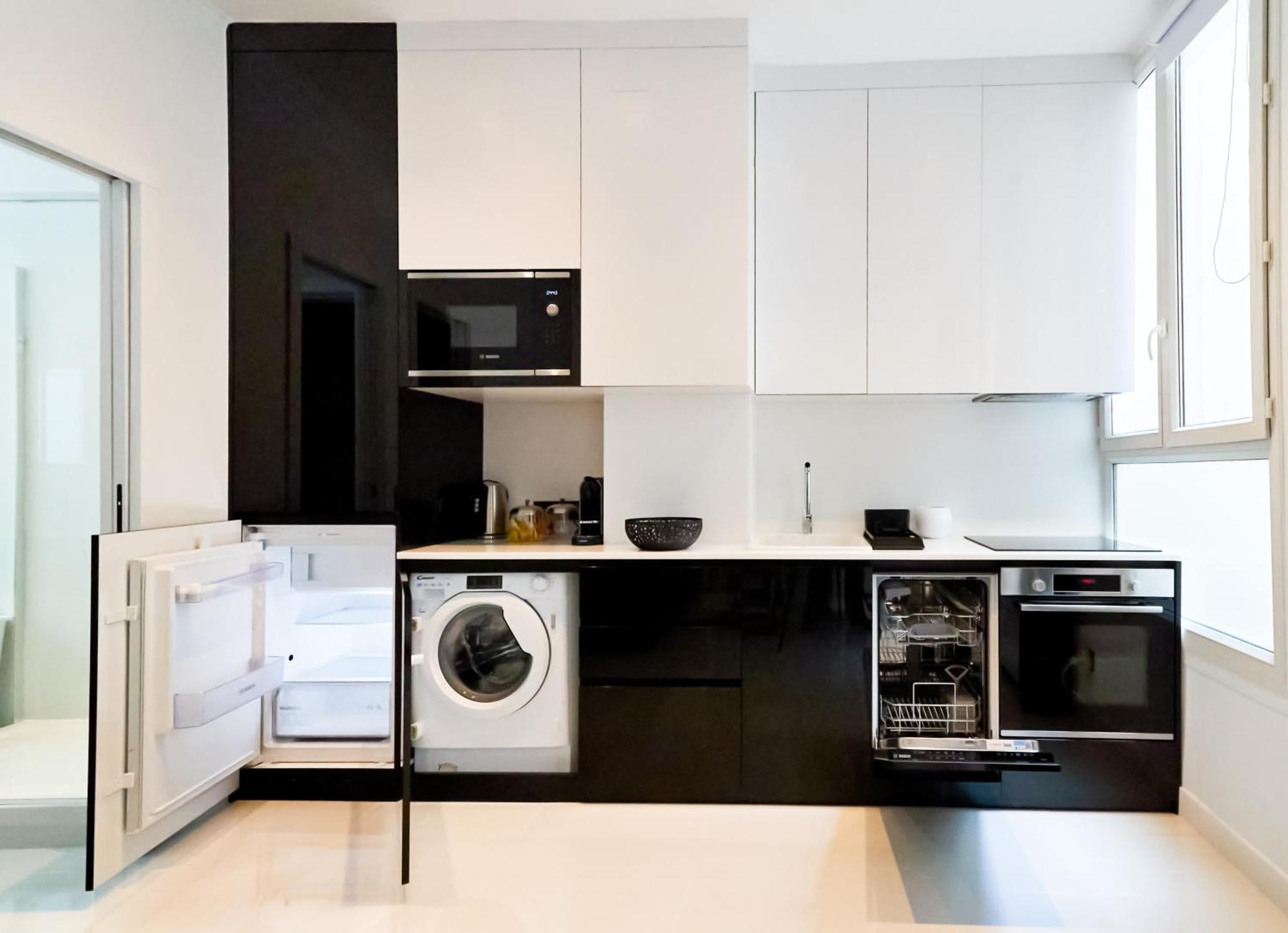 Luxury Apartment Les Champs-Elysees Paris