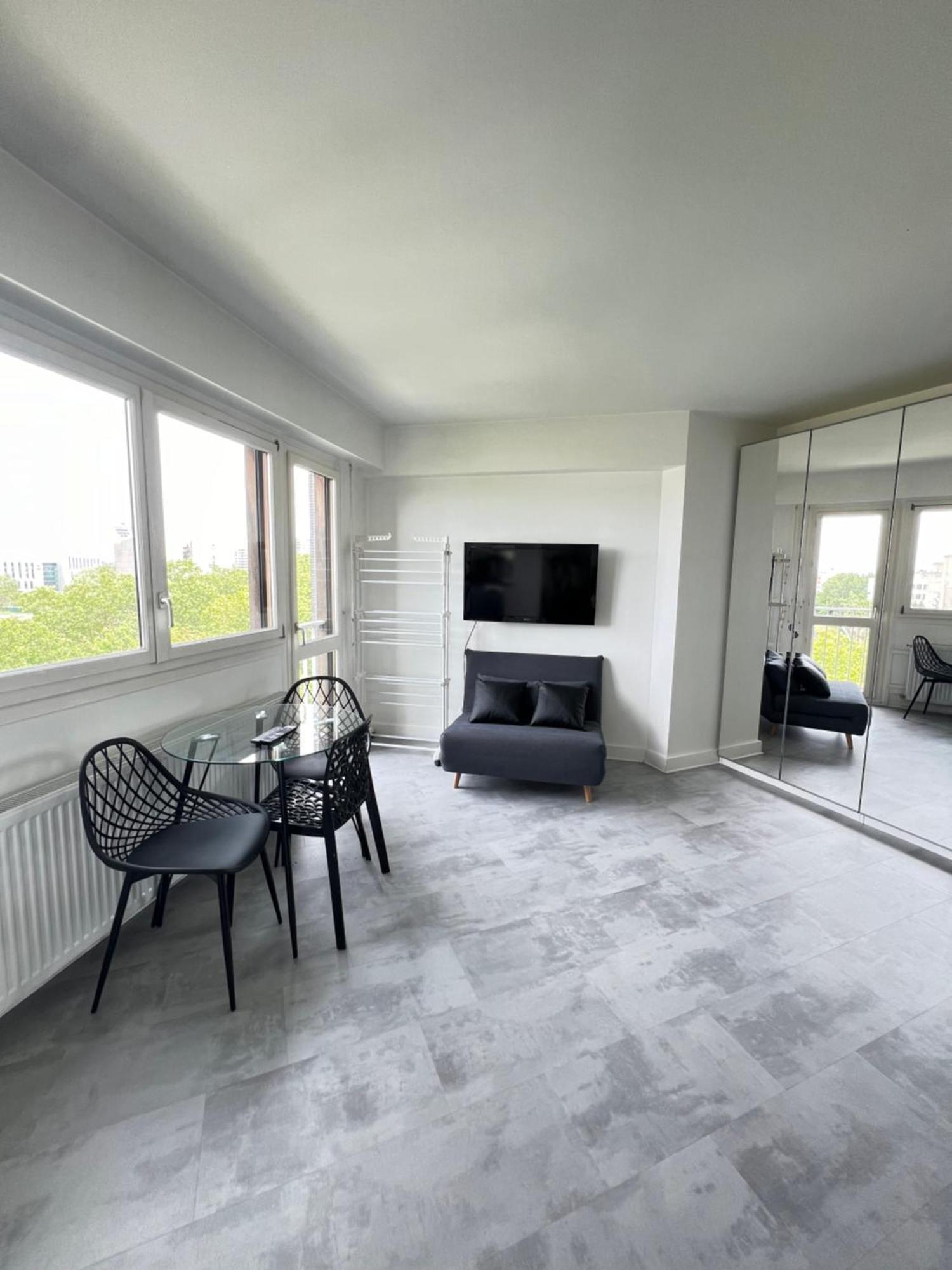 Apartment In With View, 15min Direct To Center *
