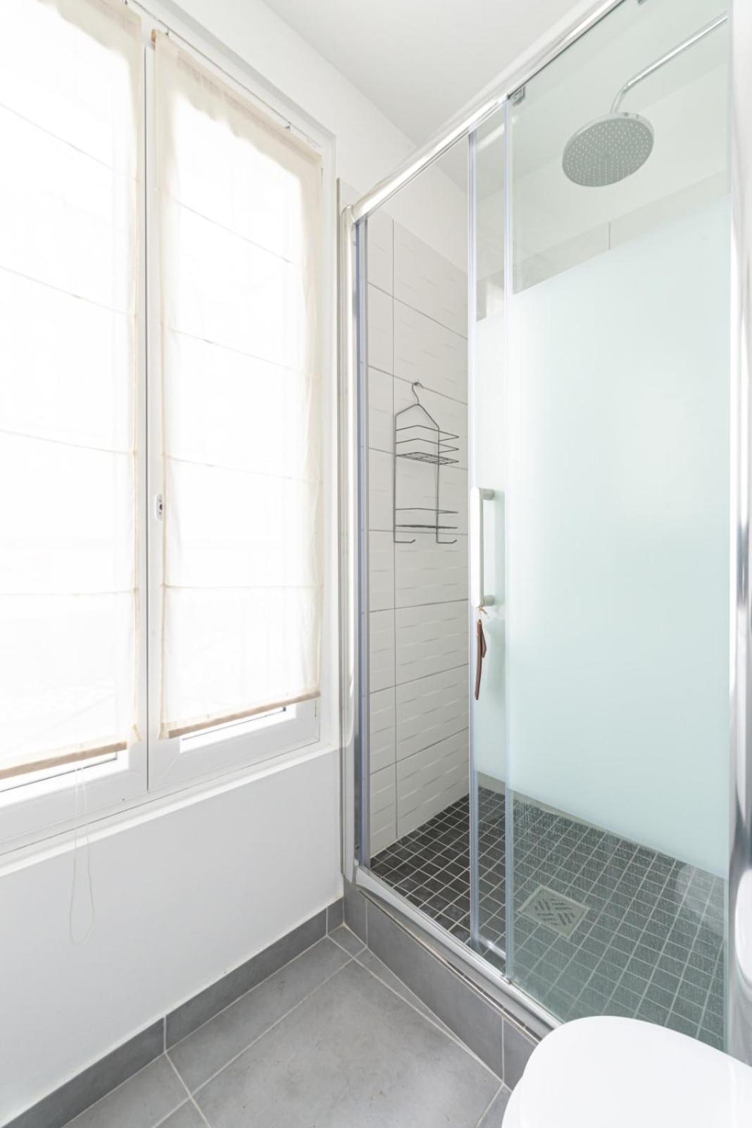 Beautiful And Bright Studio Near Belleville Paris