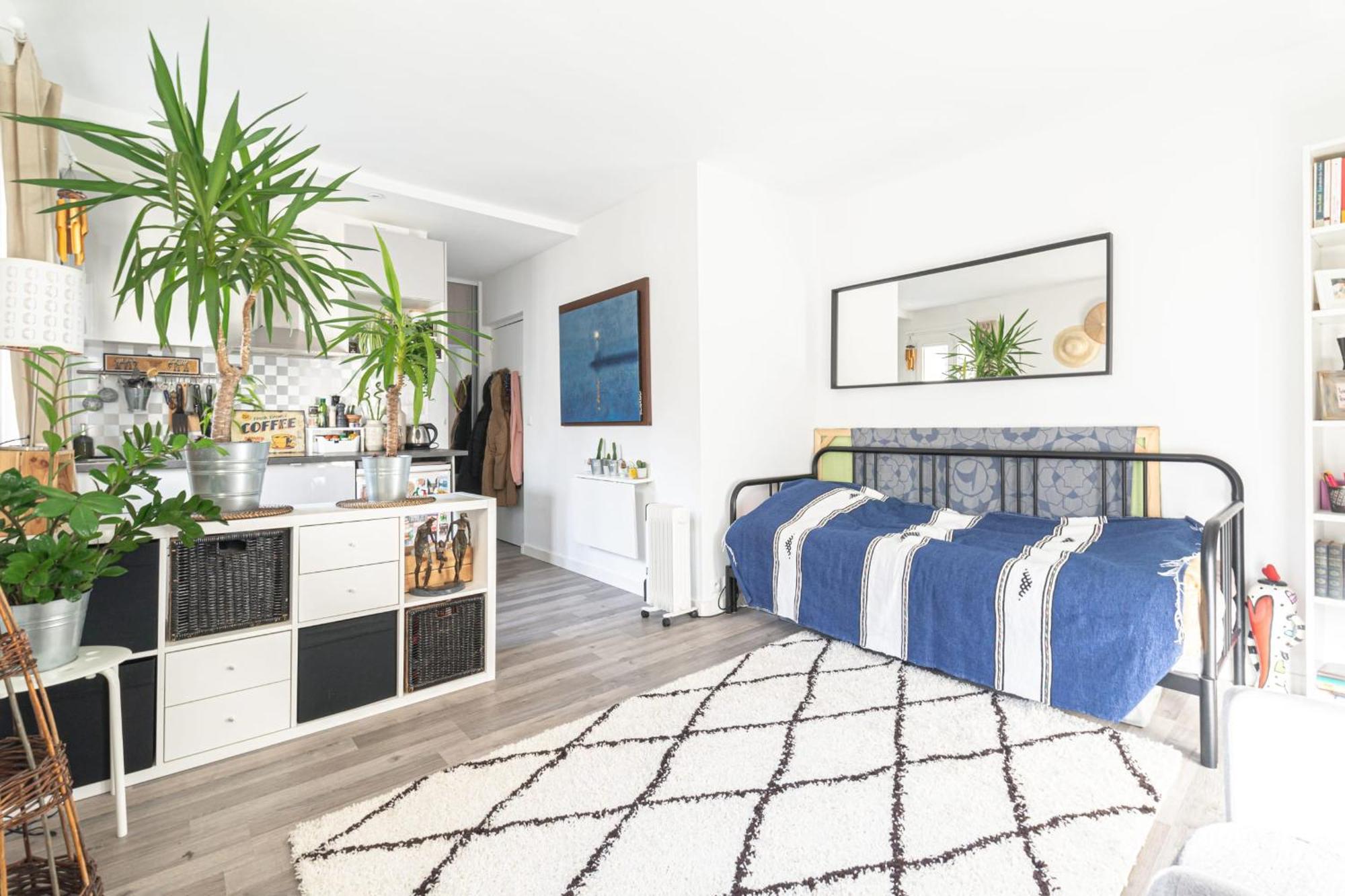 Apartment Beautiful And Bright Studio Near Belleville Paris