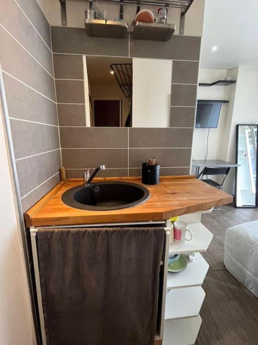 Goodguest - 18eme Bail Mobilite Apartamento Paris