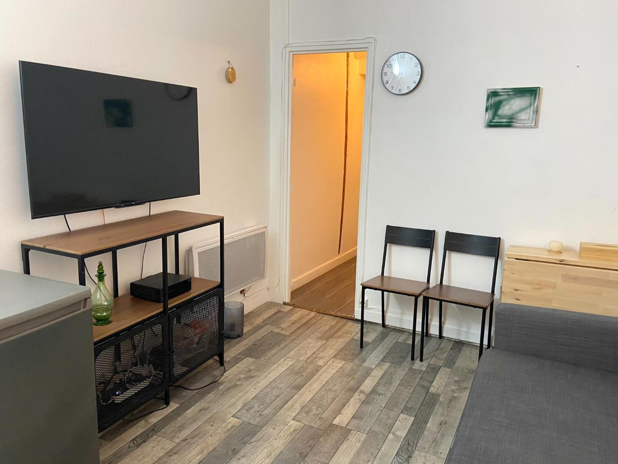 12345bhihfguibb Apartment
