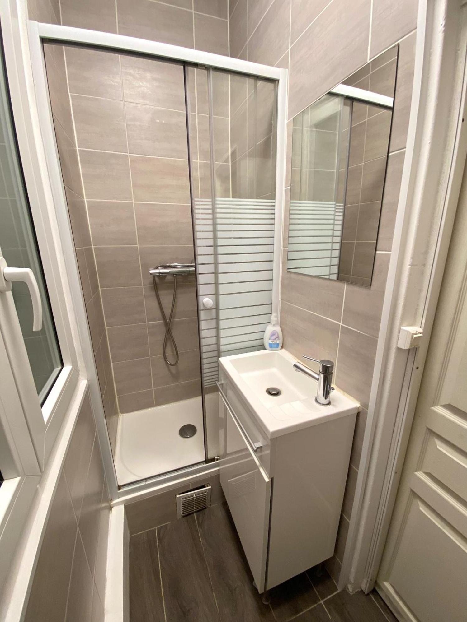 12345bhihfguibb Apartment