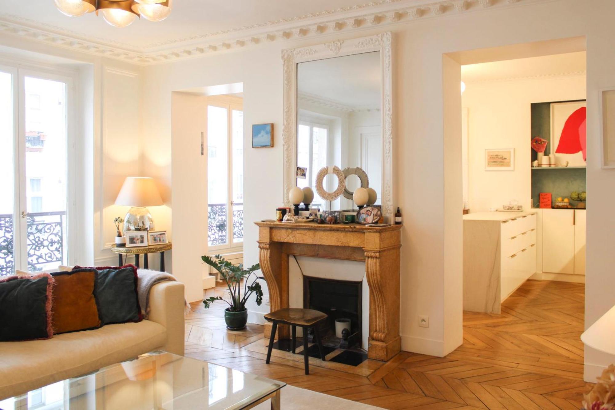 Cozy Haussmanian Flat In The Heart Of