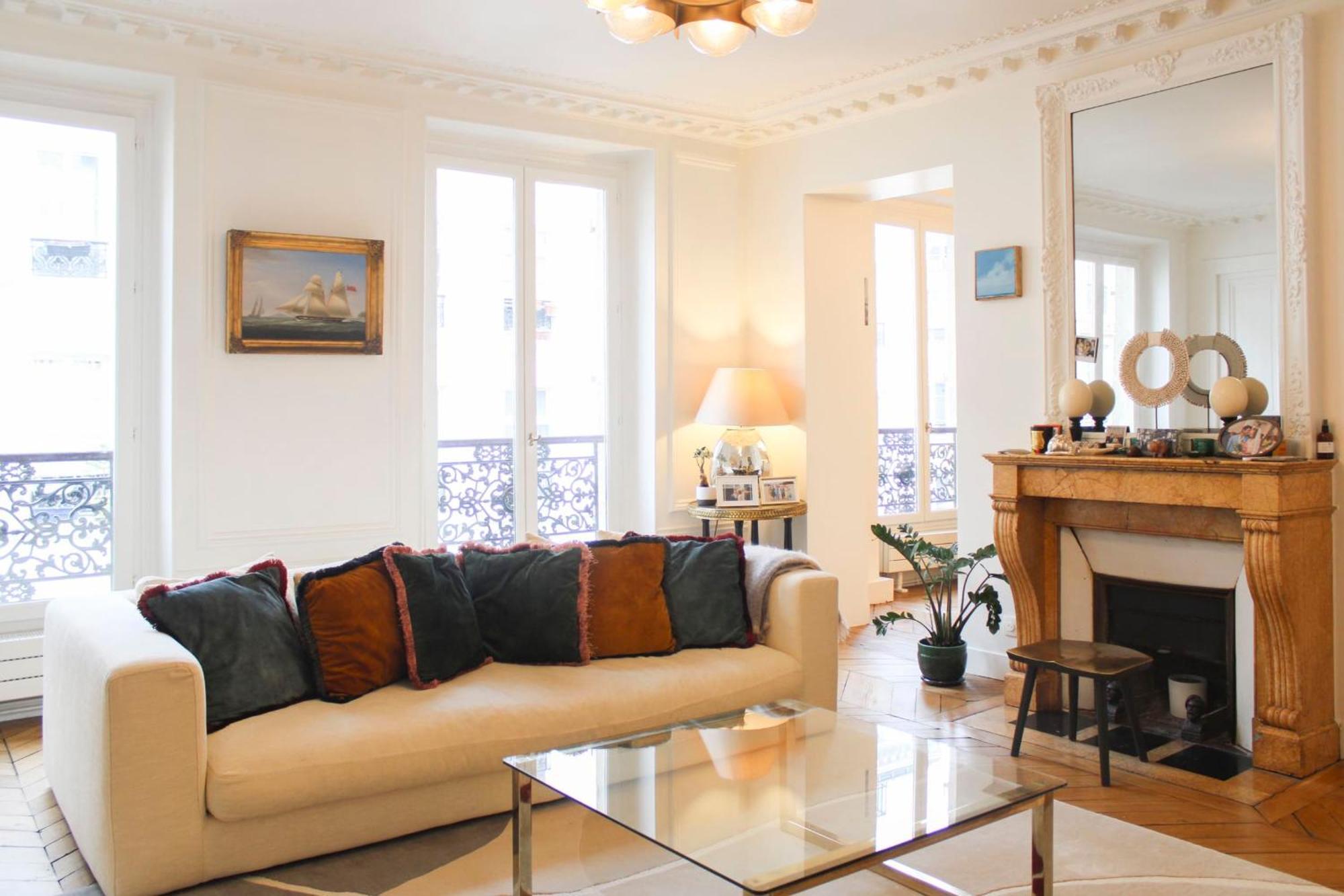 Cozy Haussmanian Flat In The Heart Of