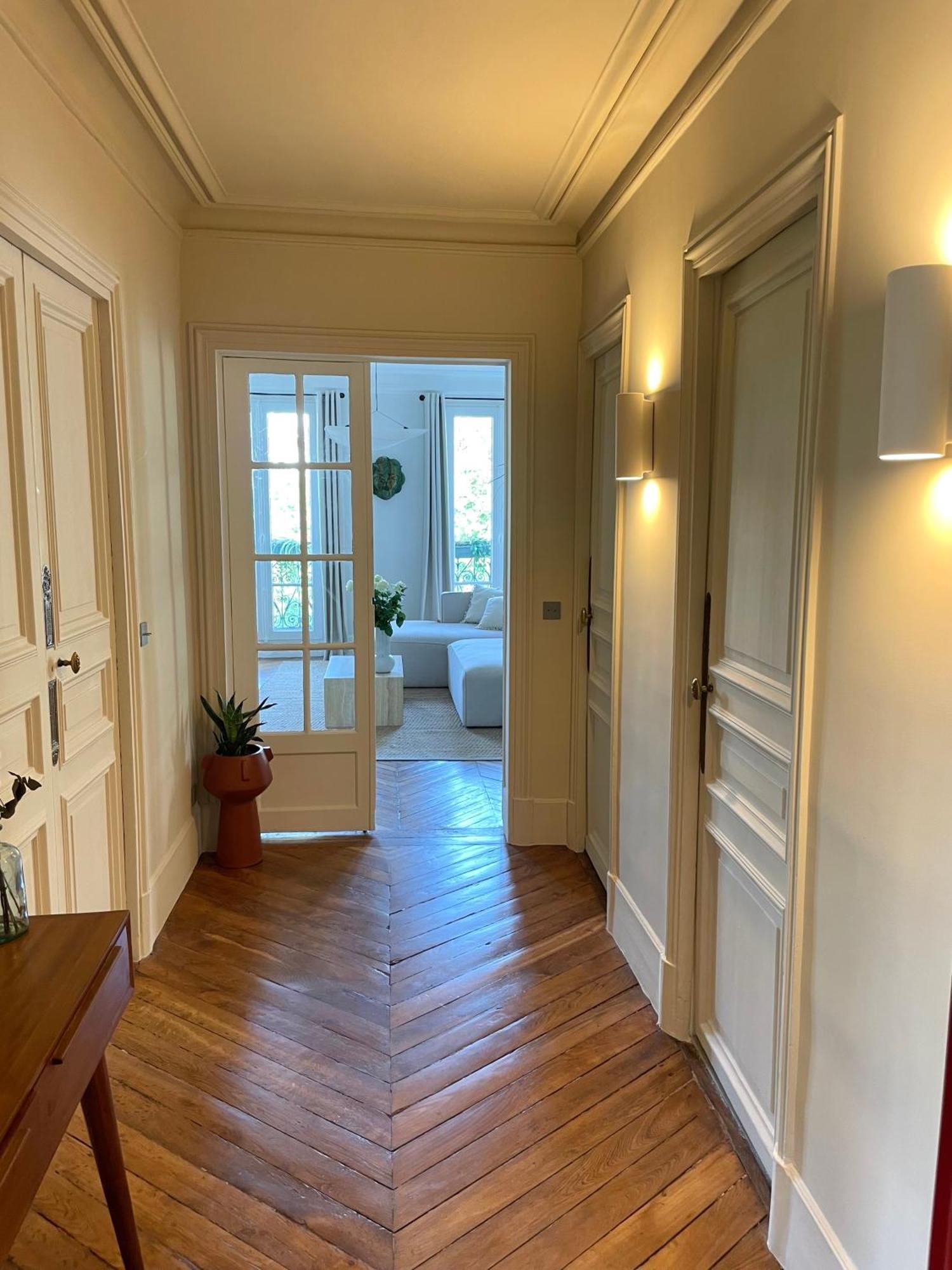 Apartment 2 Bedroom Stylish Paris