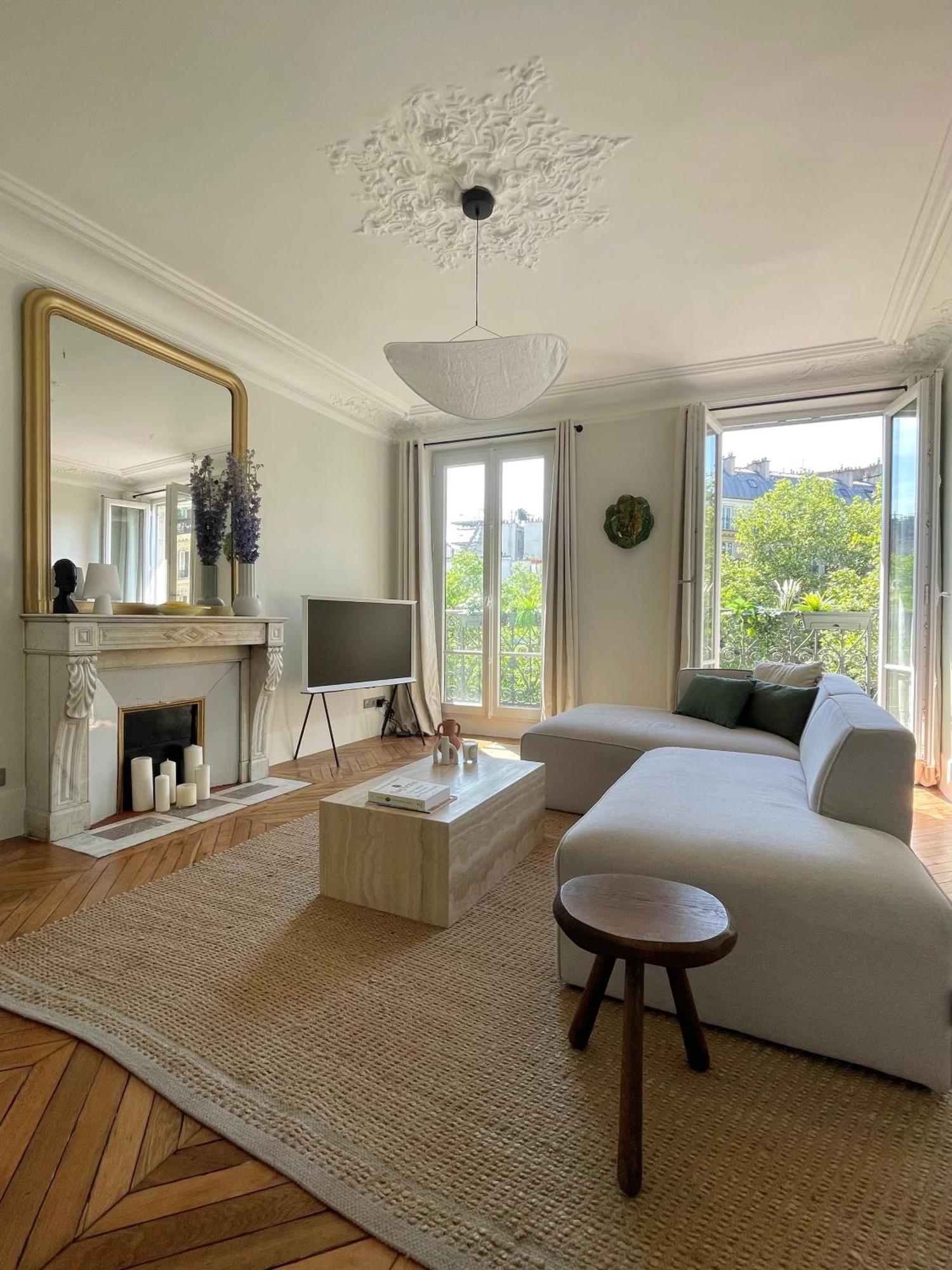 2 Bedroom Stylish Apartment *