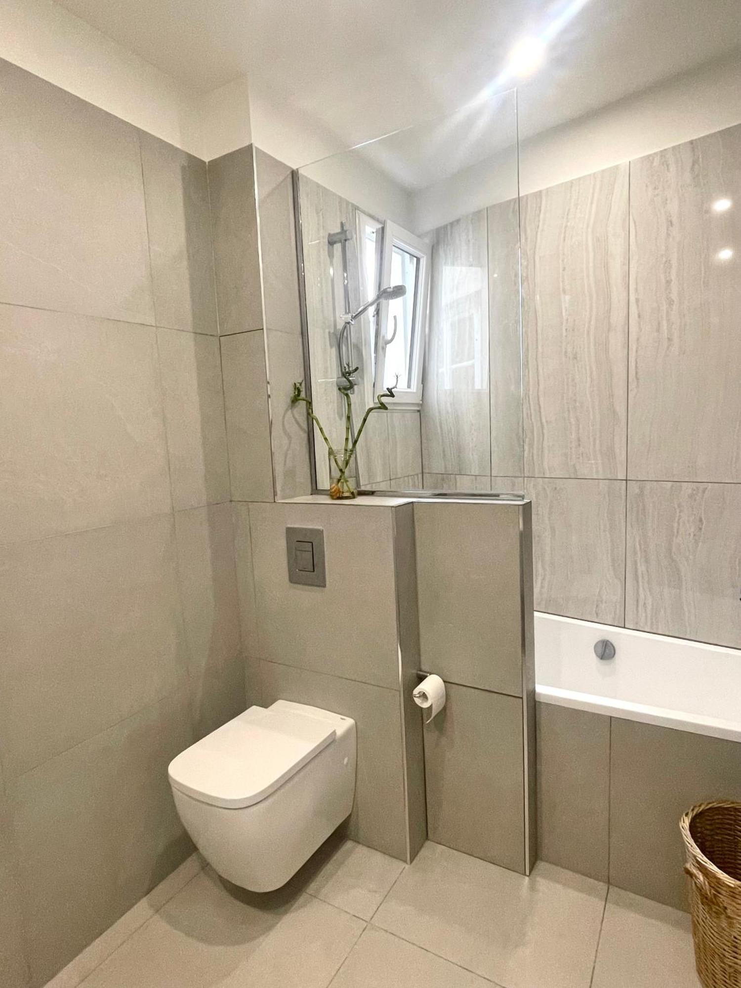 2 Bedroom Stylish Apartment Paris