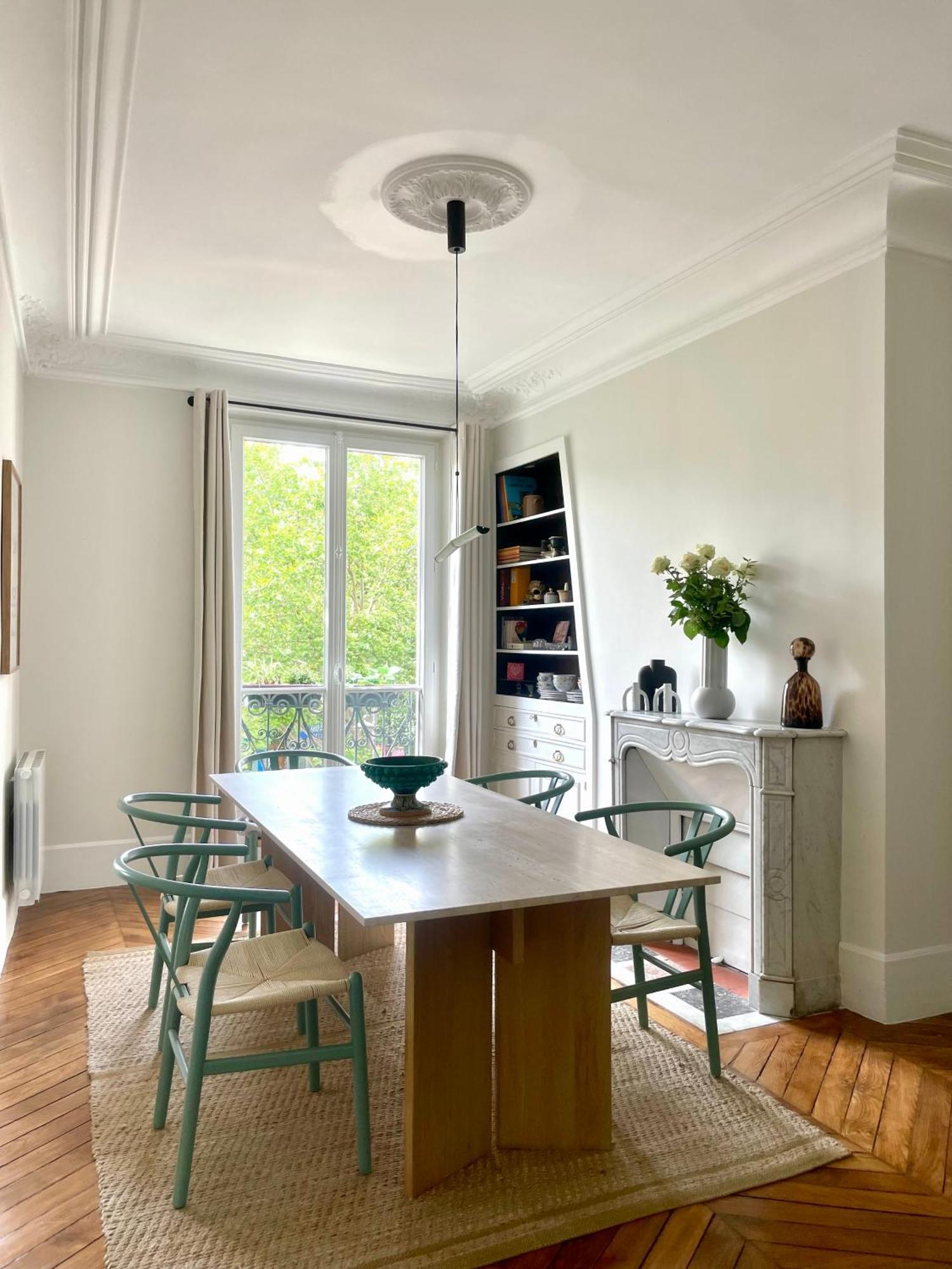 2 Bedroom Stylish Apartment Paris