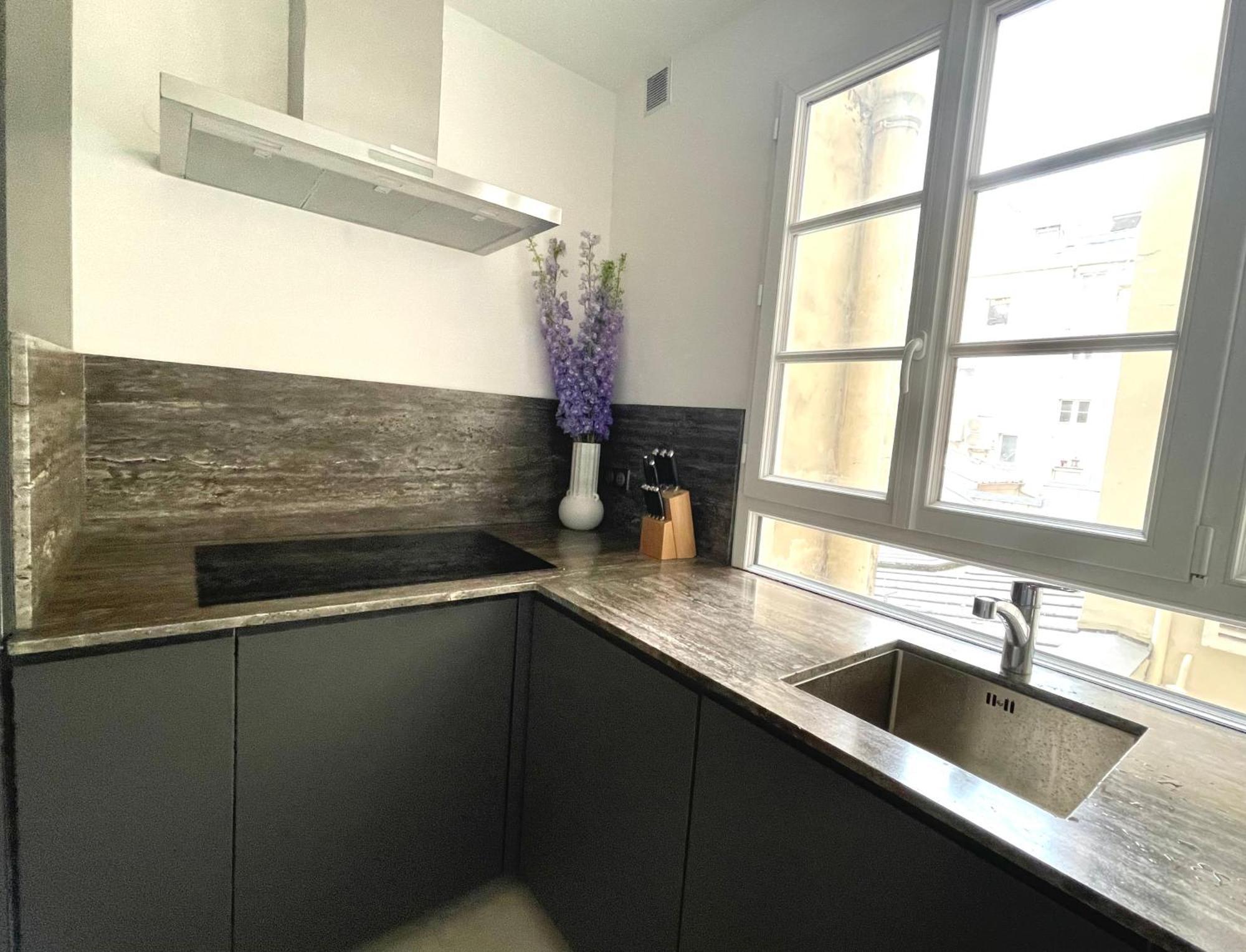 Apartment 2 Bedroom Stylish Paris