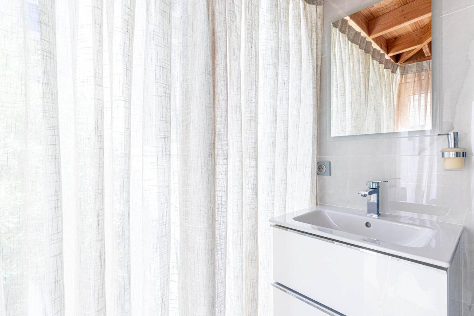 Guestready - Spacieux Apt. Avec Cour Privative Apartment