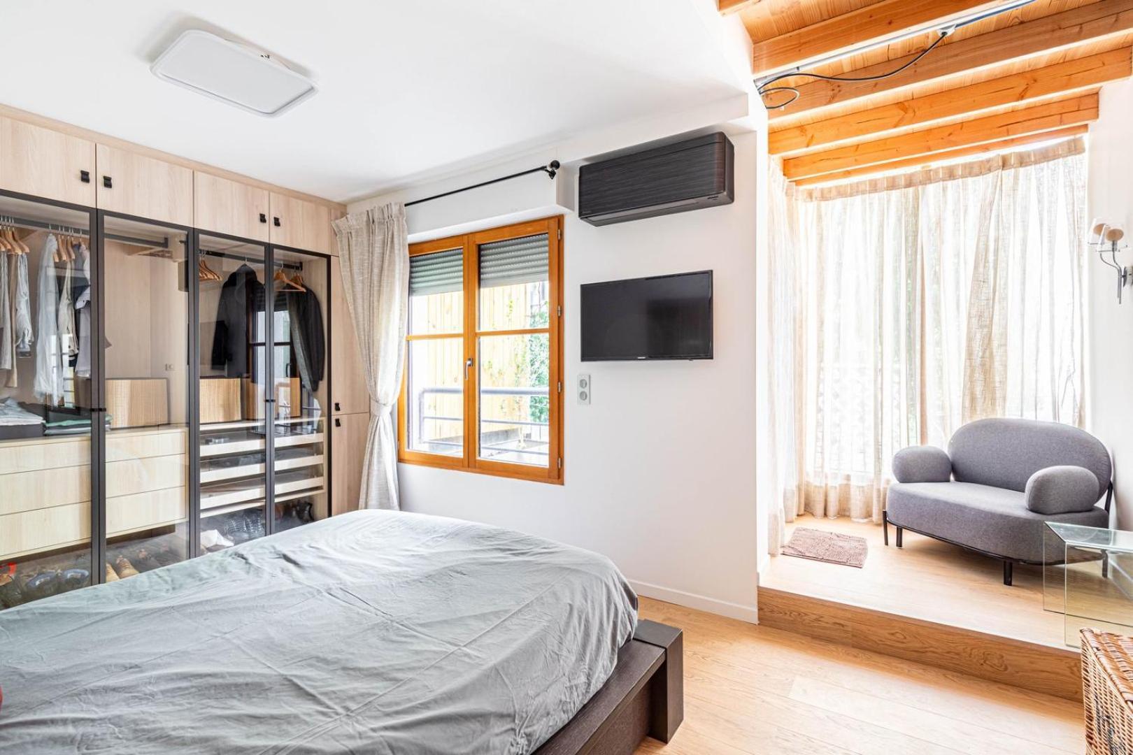 Guestready - Spacieux Apt. Avec Cour Privative *