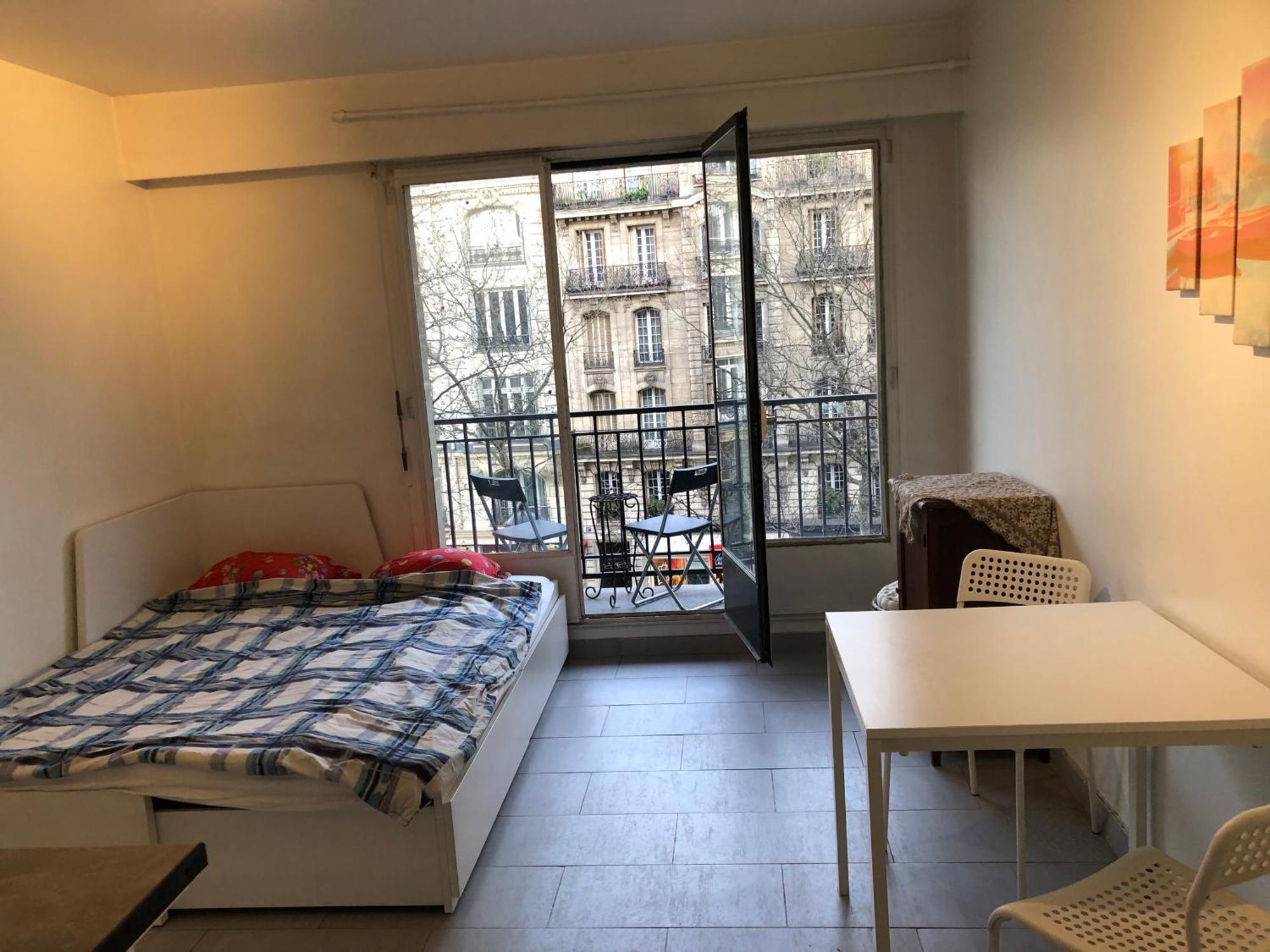 Apartment Beautiful Next To Metro *