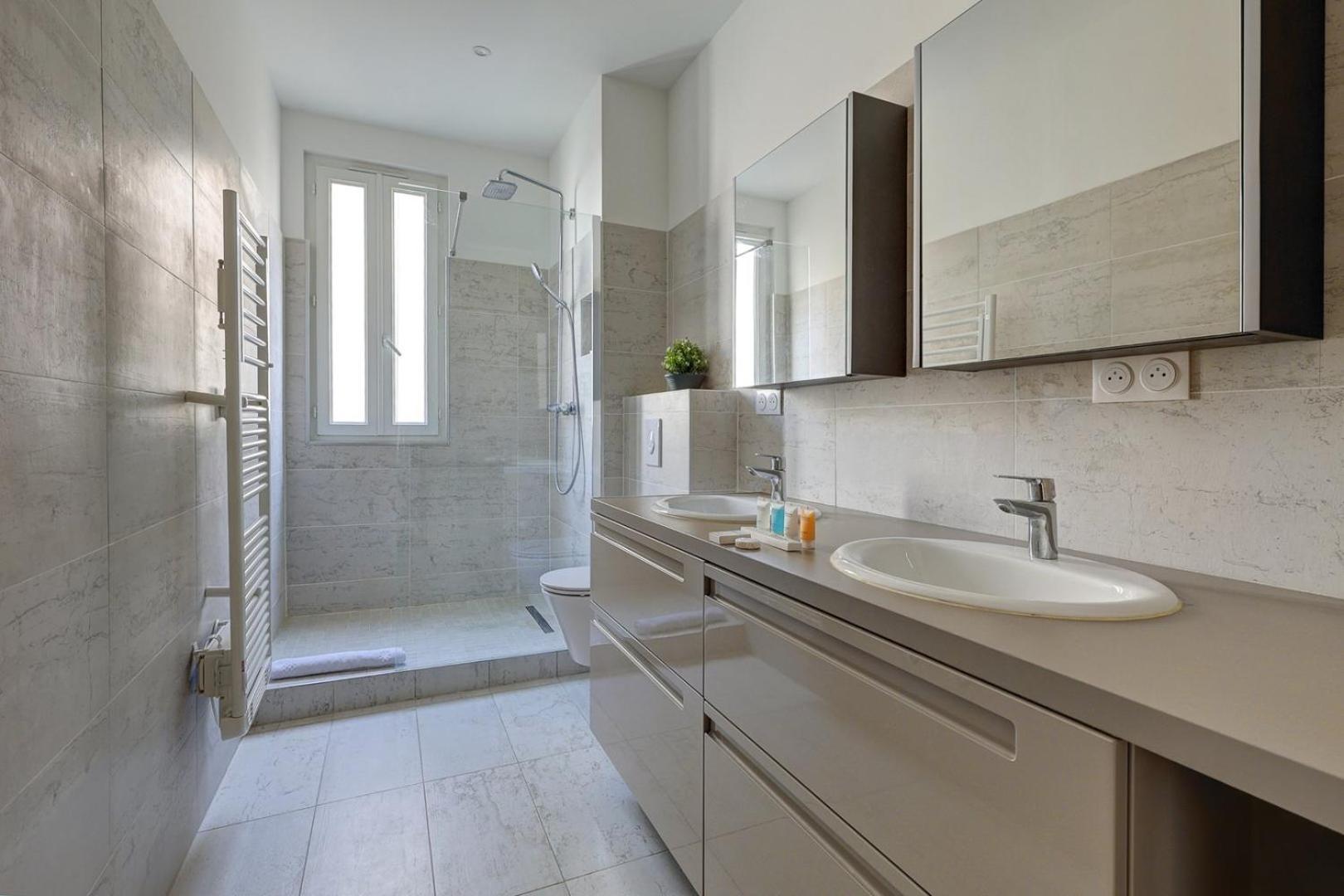 708 Mericourt - Superbe A Paris