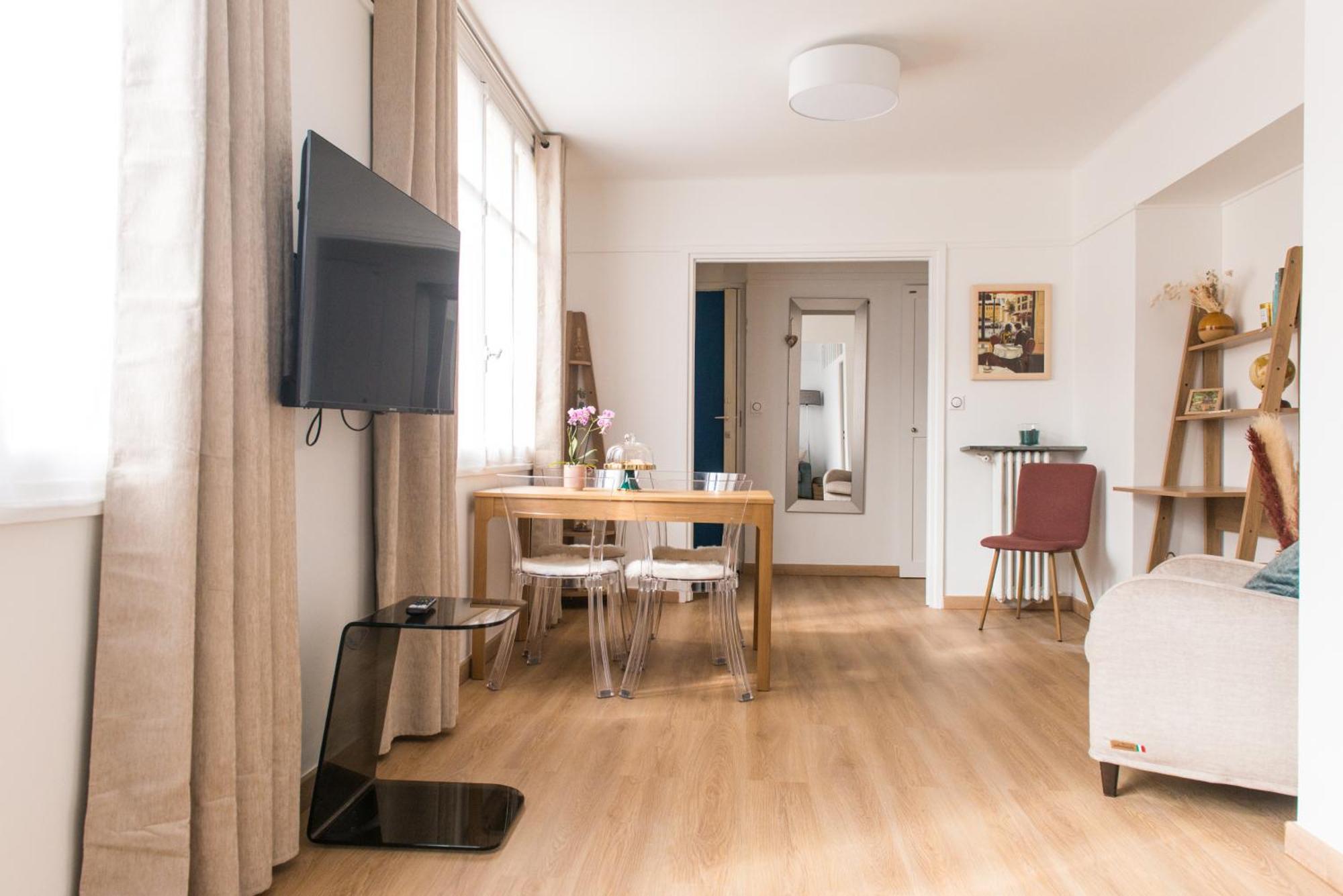Apartment Luxury Art Deco Elegant Escape By Eiffel Tower