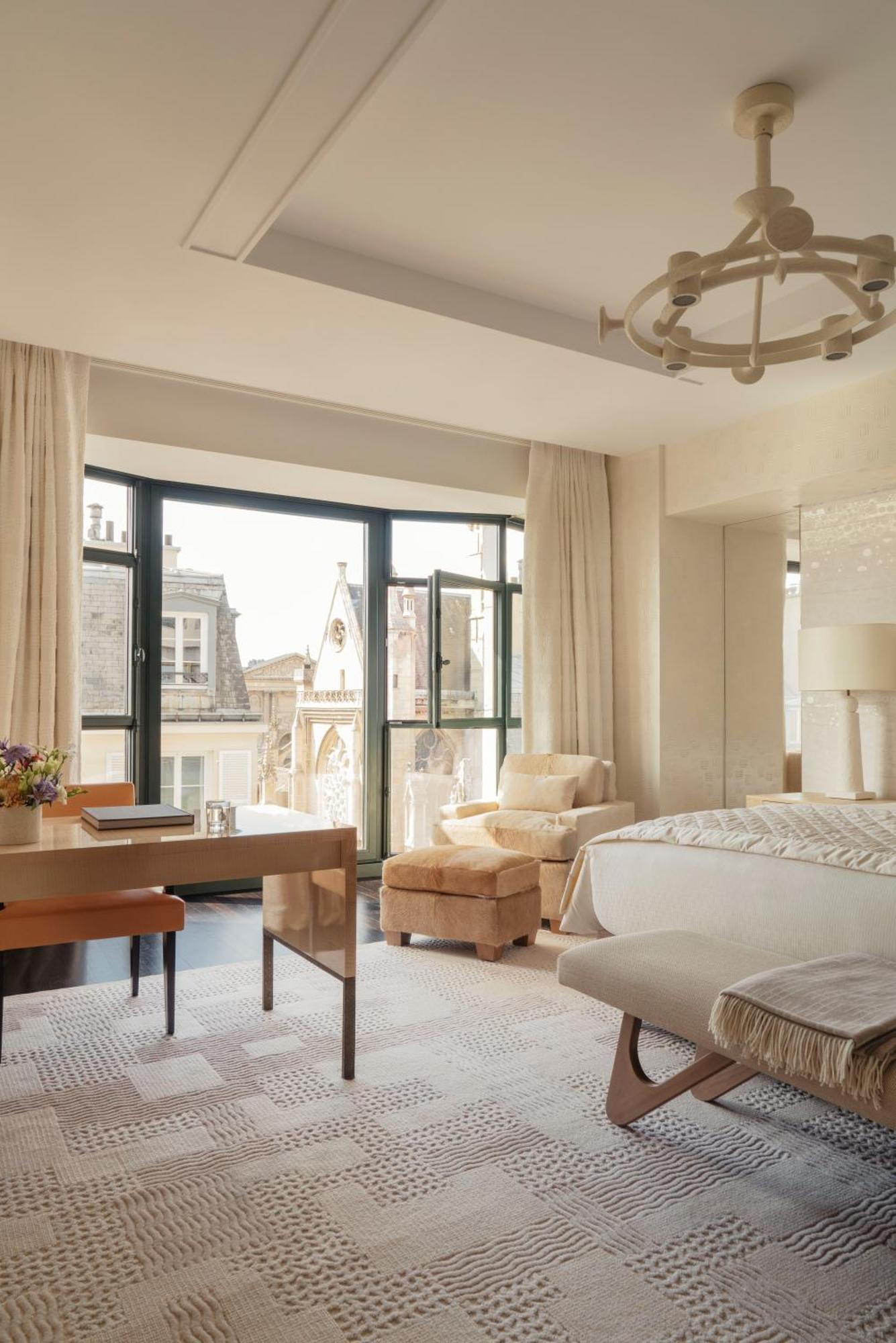Hotel Cheval Blanc & Dior Cheval Blanc Paris