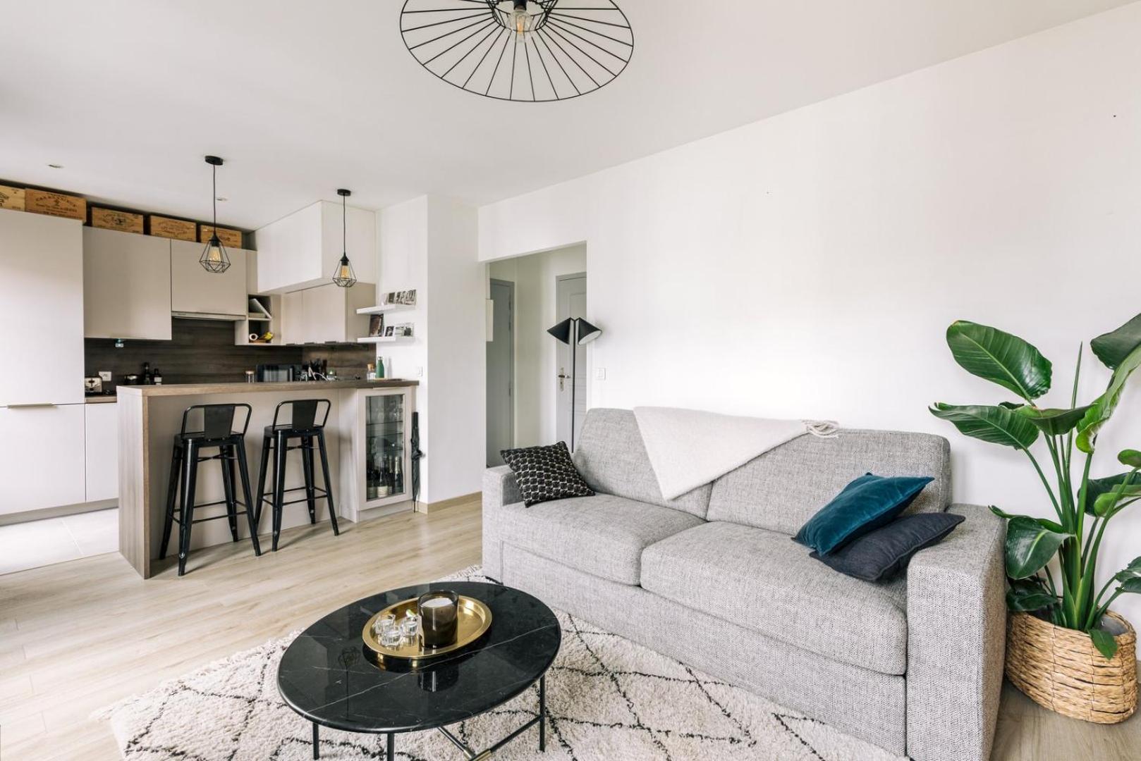 Guestready - Charming On The Floor *