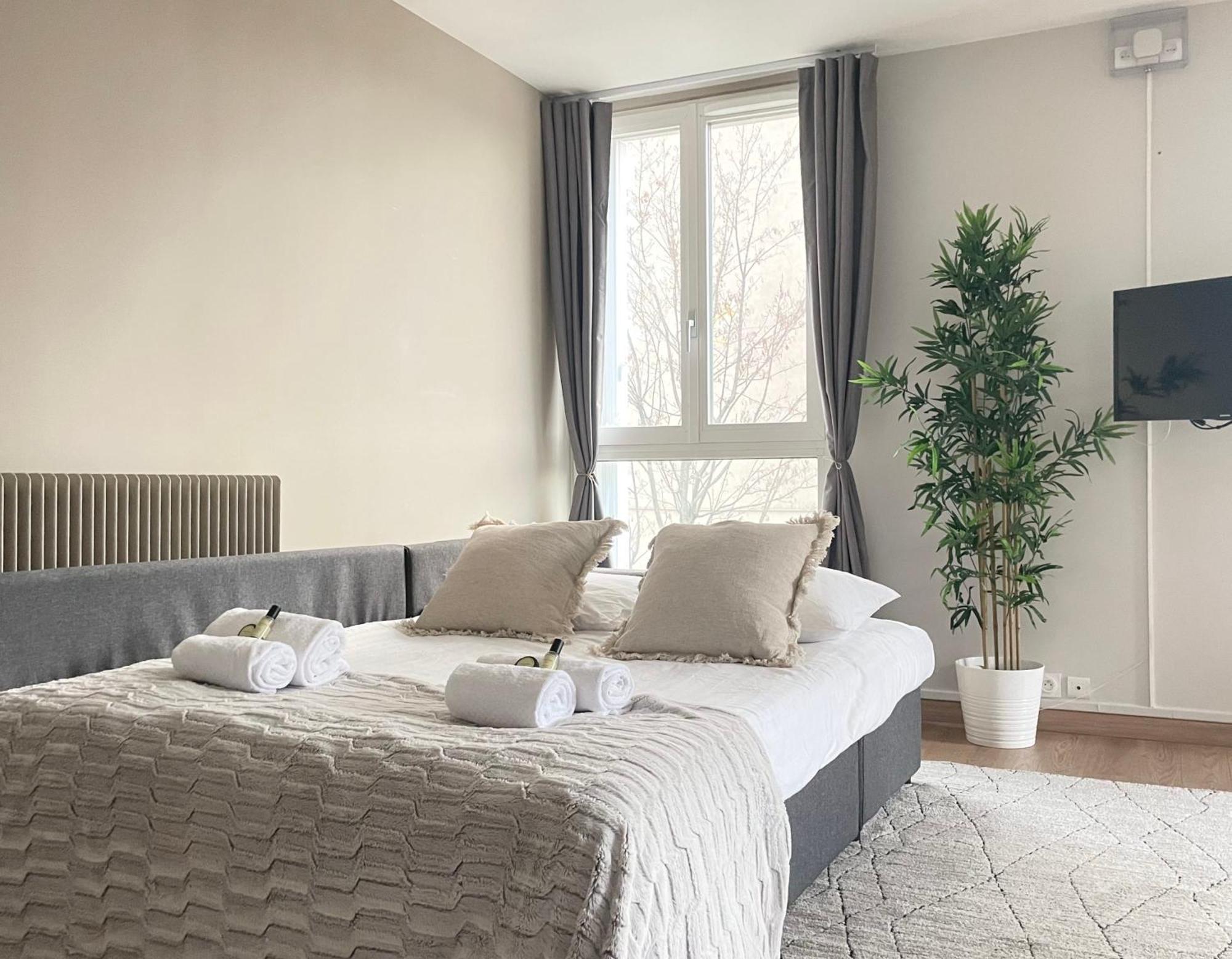 Luxurious & Spacious Flat In * Paris
