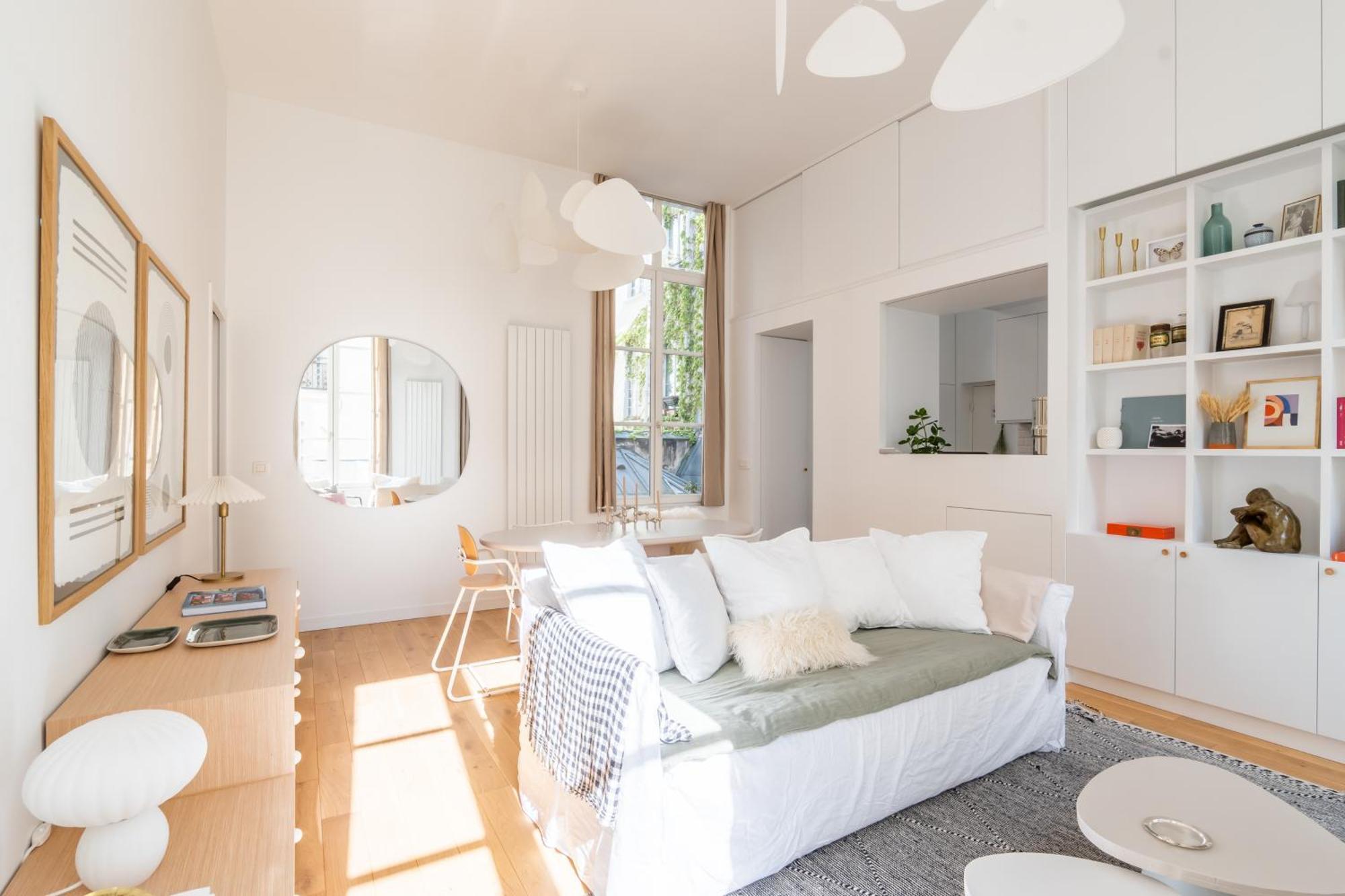 Veeve - Wondrous In White Apartment Paris