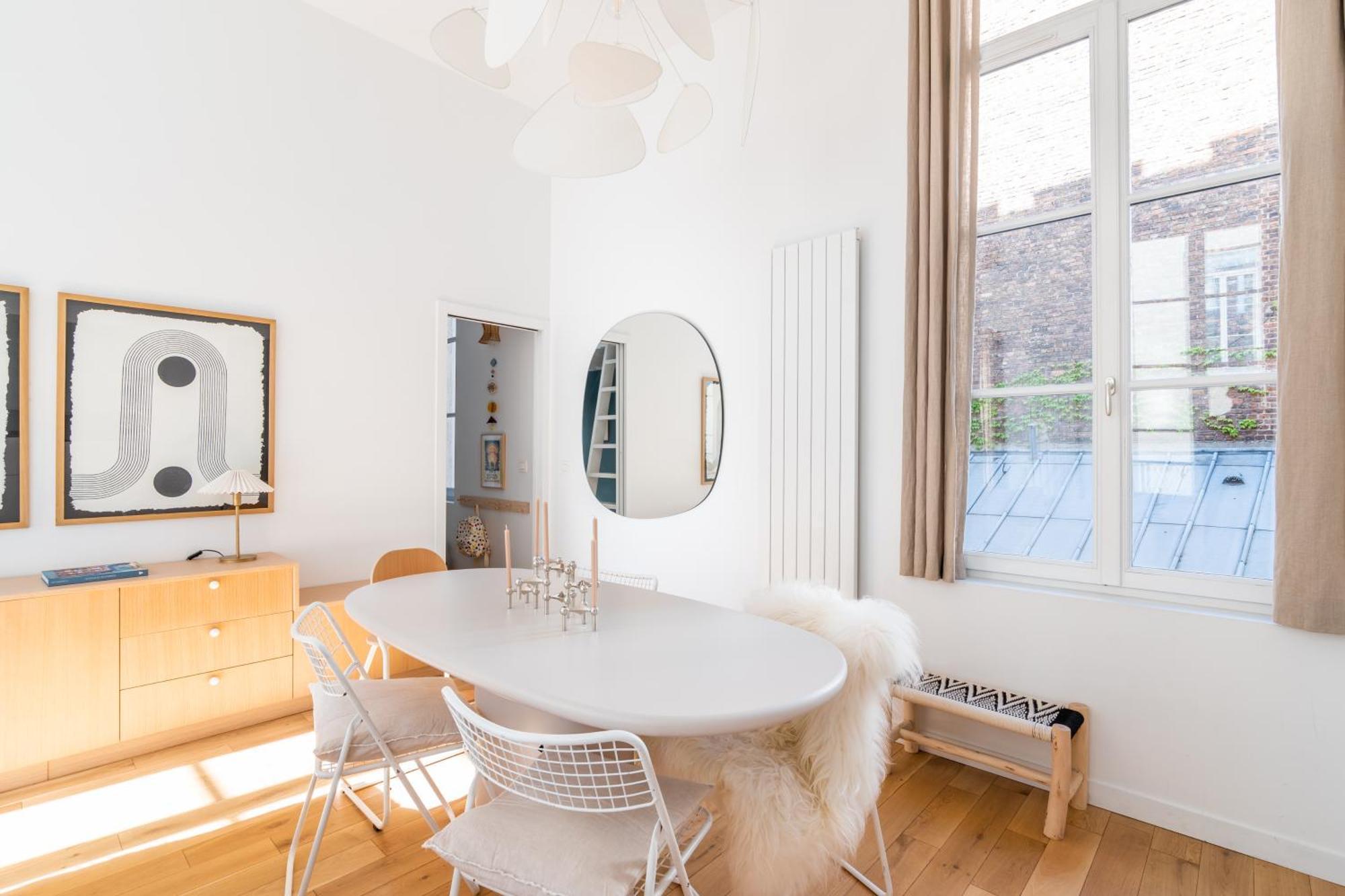 Veeve - Wondrous In White Apartment Paris