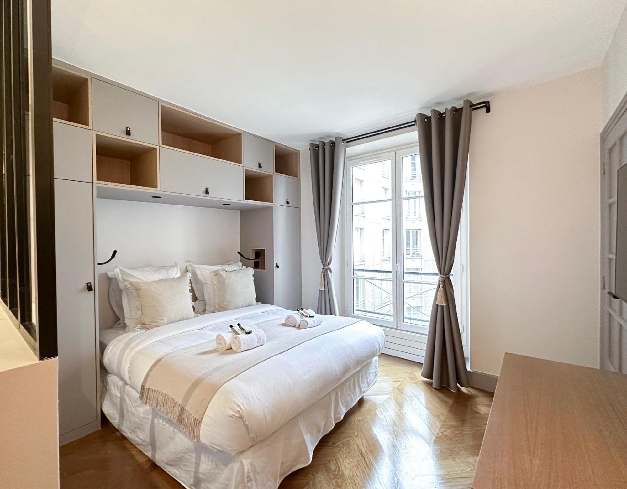 Saint-germain-des-pres Sumptuous Apartment Paris
