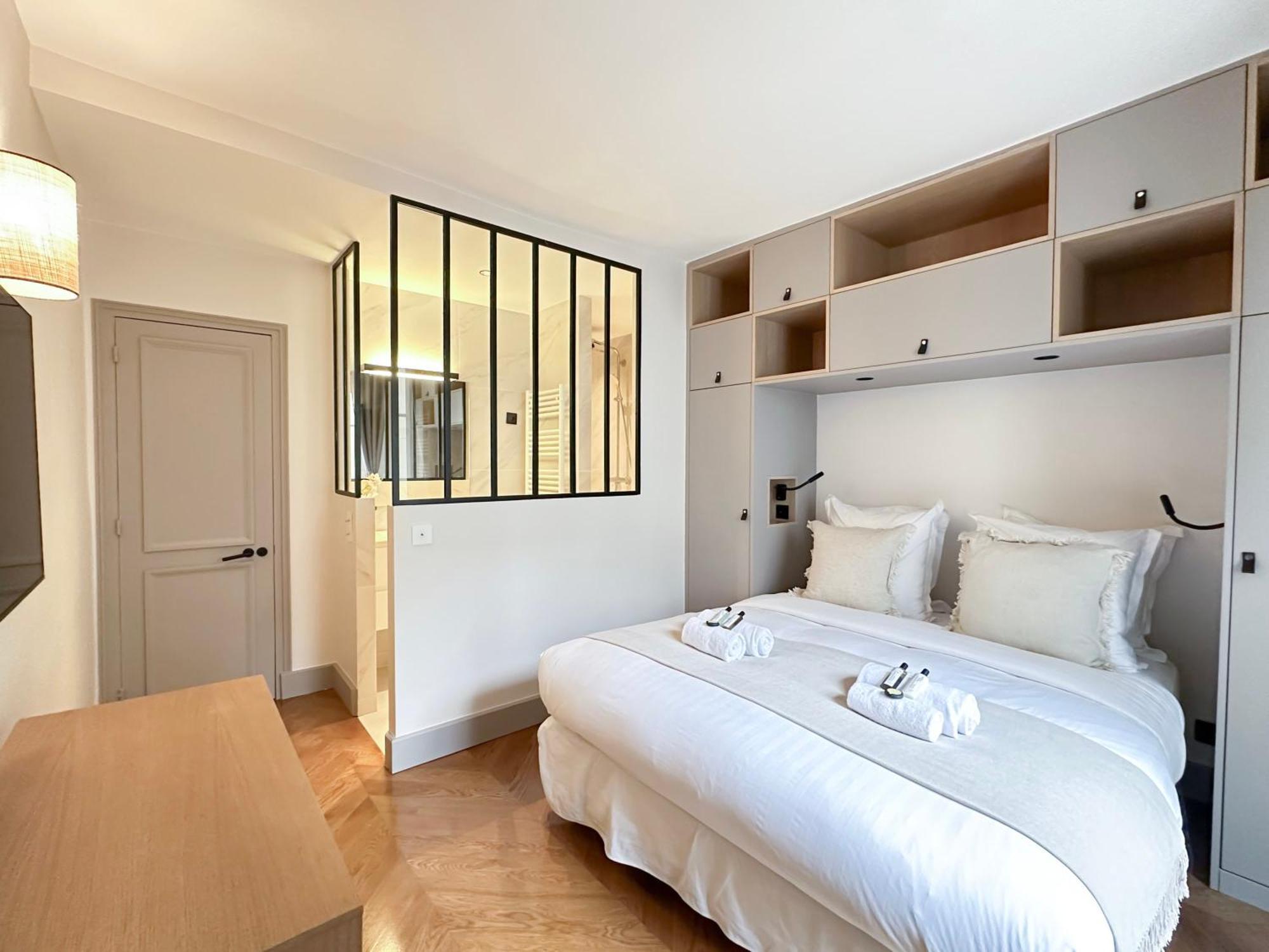Saint-germain-des-pres Sumptuous Apartment *