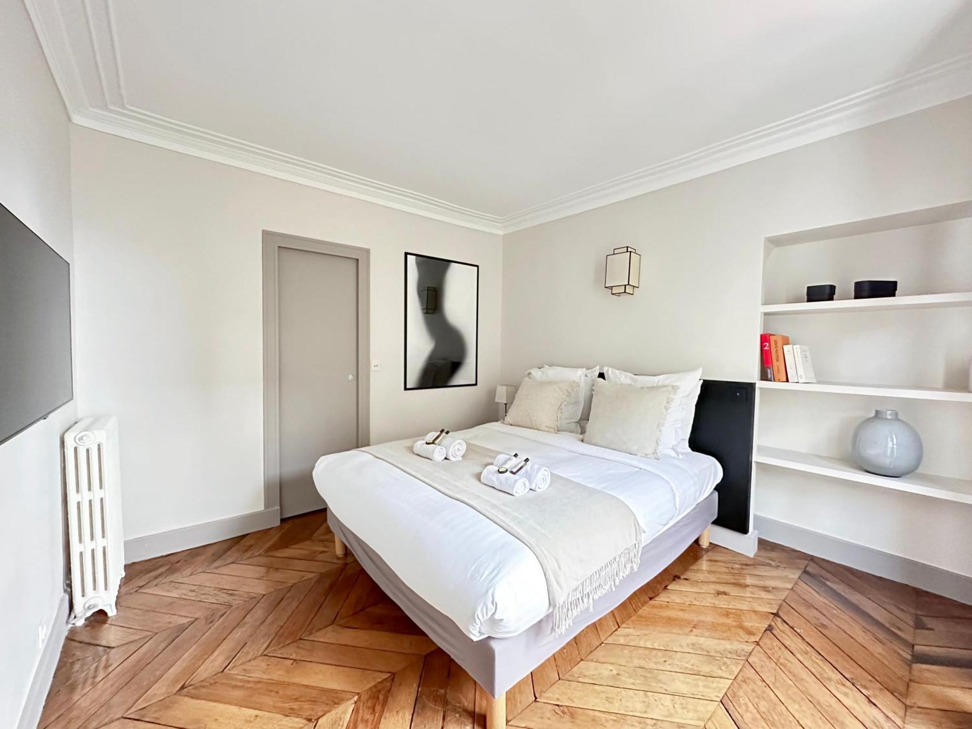 Saint-germain-des-pres Sumptuous Apartment *