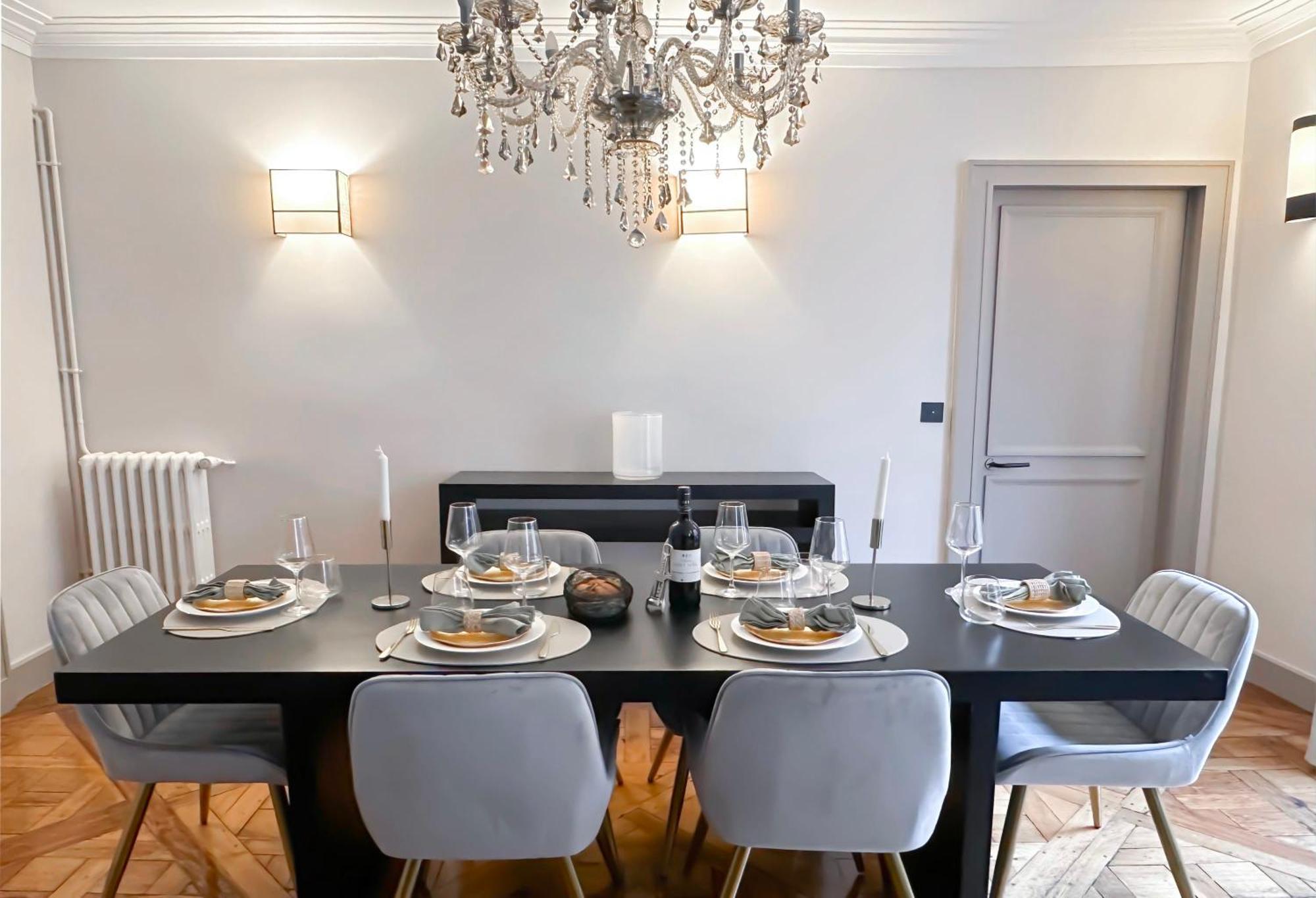 Saint-germain-des-pres Sumptuous Apartment *