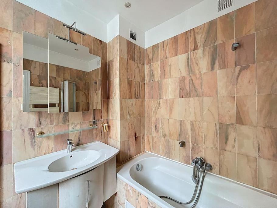 Contemporain Au Coeur De * Paris