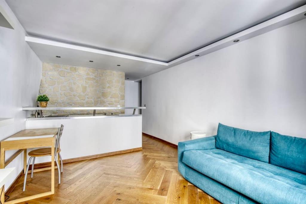 Apartment A Deux Pas De L'elysee Luxe Et Confort Au Coeur De Paris