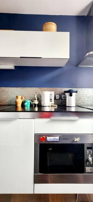 Charming Nest In Paris-pont Cardinet Apartment