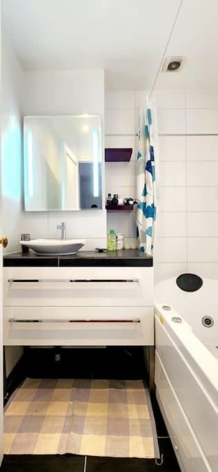 Apartment Charming Nest In Paris-pont Cardinet Paris