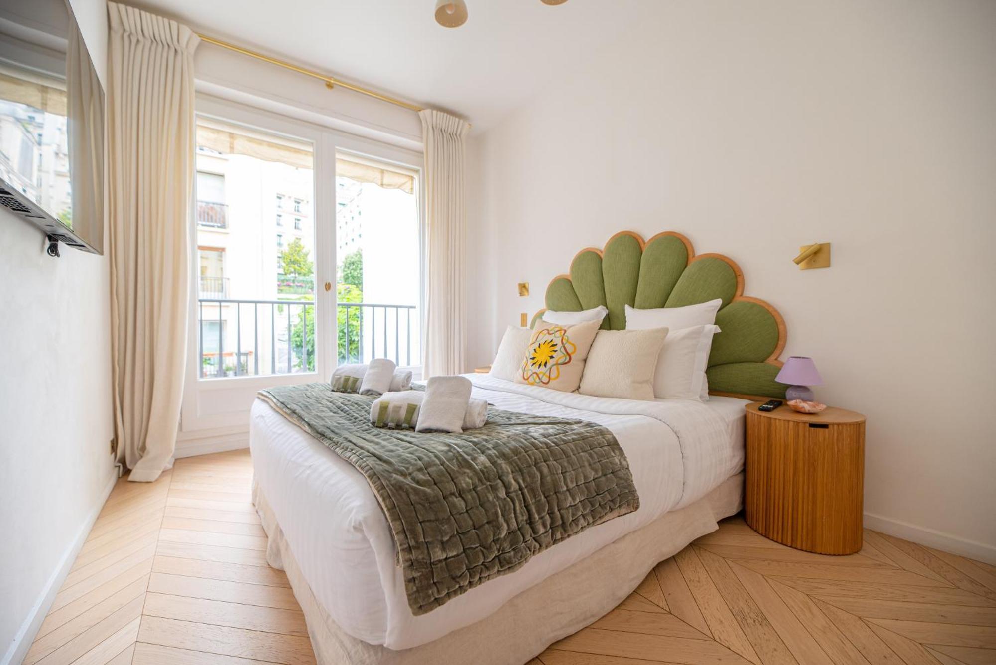 Luxury Flat Eiffel Tower View