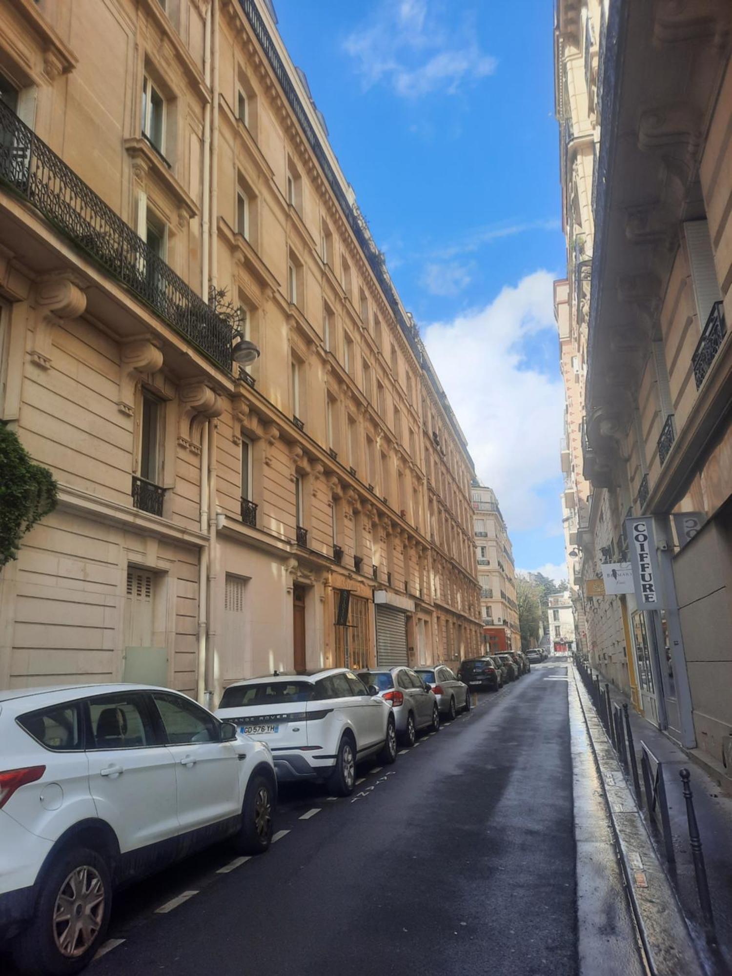 Familial Dans Le 16e *