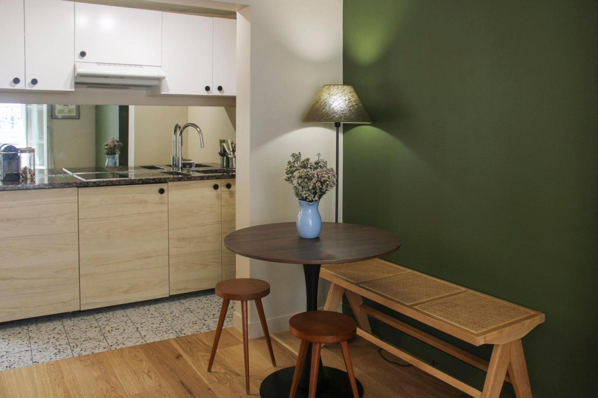 Apartment Pretty Parisian Cocoon In Rue De Levis Paris
