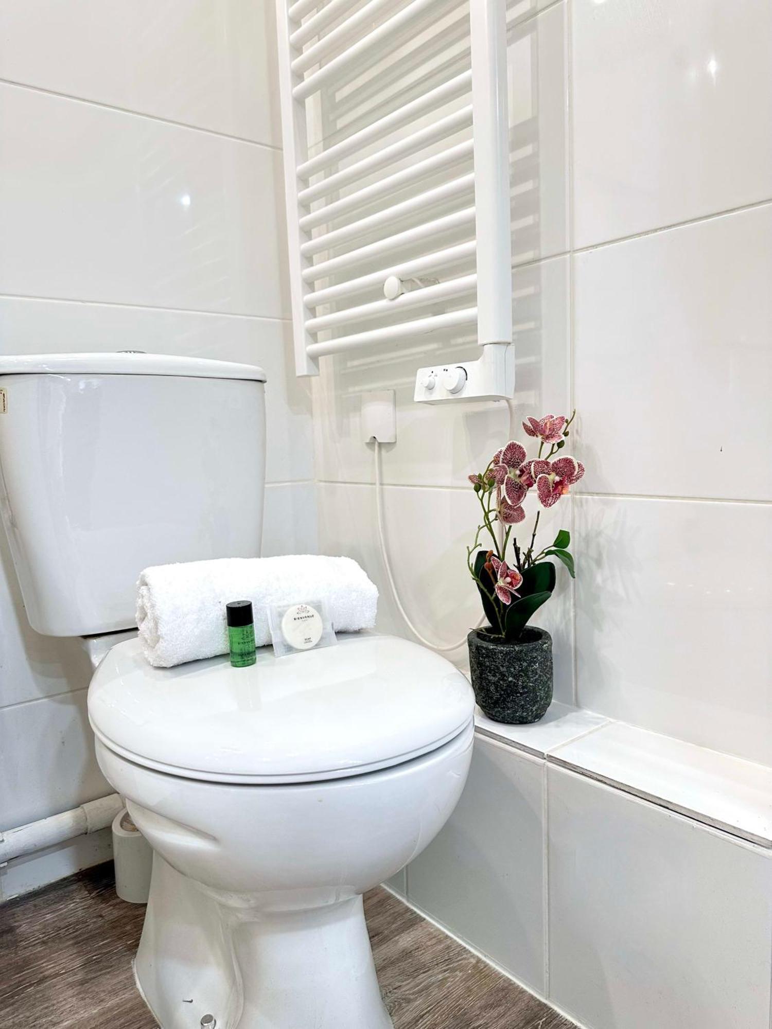 Stylish Studio Steps From Le Marais