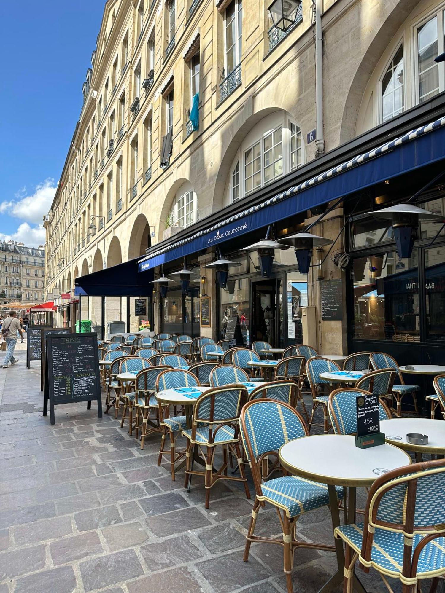 Stylish Studio Steps From Le Marais *